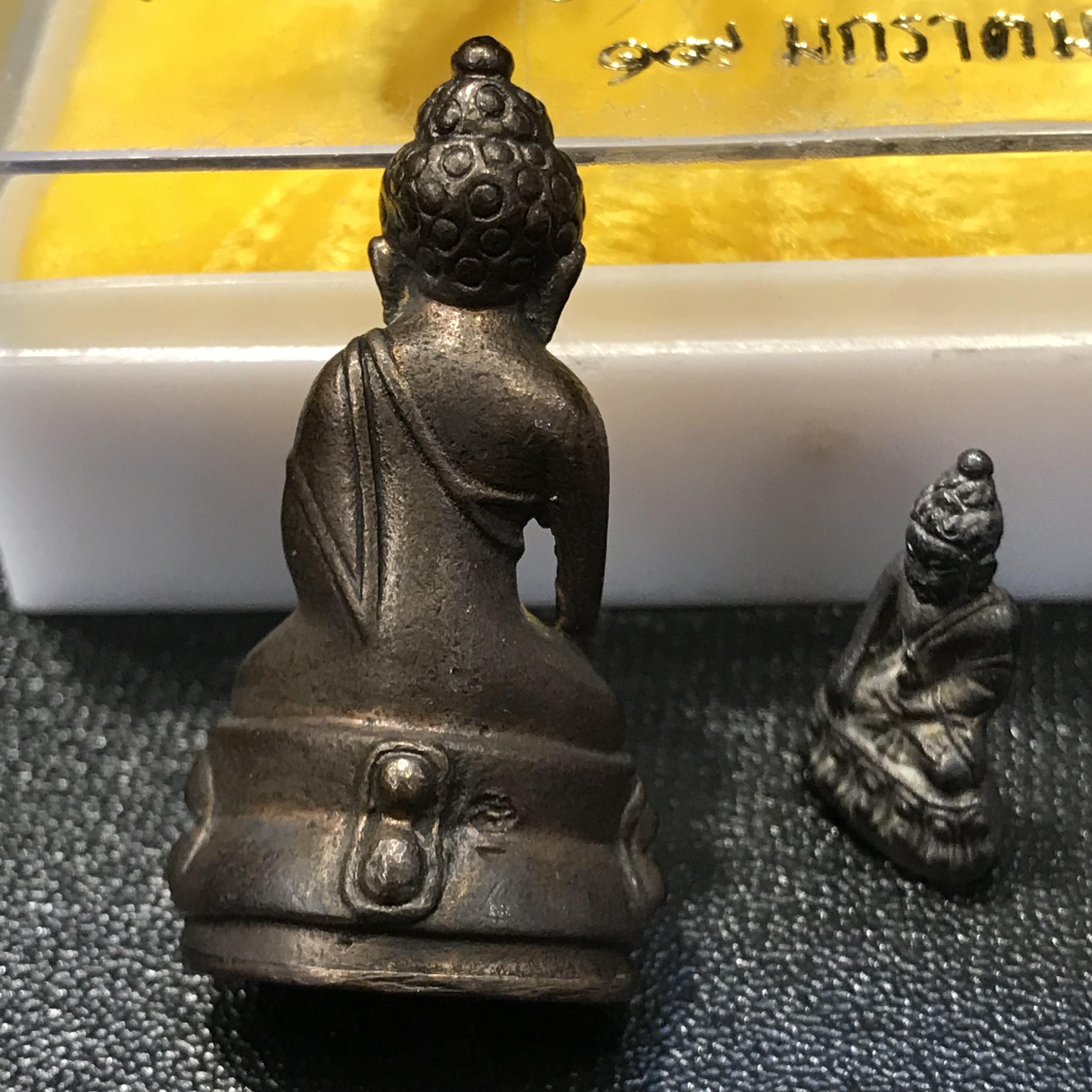 พระกริ่ง-พระชัยวัฒน์ รุ่นเมตตา ปี2529 วัดบวรนิเวศวิหาร เนื้อนวโลหะ(ในหลวงร.9เสด็จเททอง)(1ใน999ชุด)