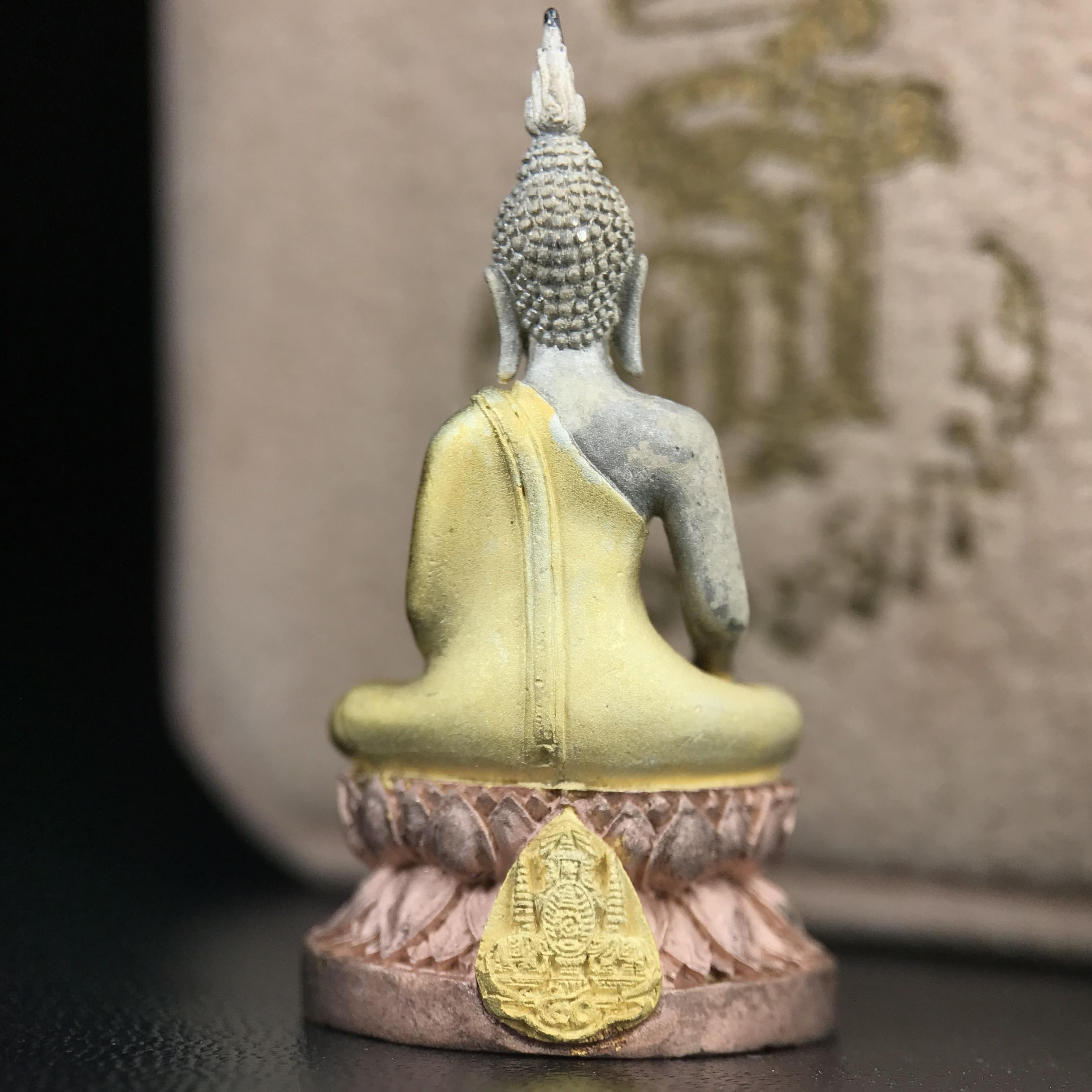 พระกริ่งพระพุทธนวราชบพิตร ตรากาญจนาภิเษกครองสิริราชสมบัติครบ 50 ปี รัชกาลที่9 ปี2540 เนื้อเงินสามกษัตริย์(ผิวเดิมสวย ครบ สมบูรณ์)พร้อมกล่องบรรจุเดิมครบ ชุดพระราชทาน(หายาก)