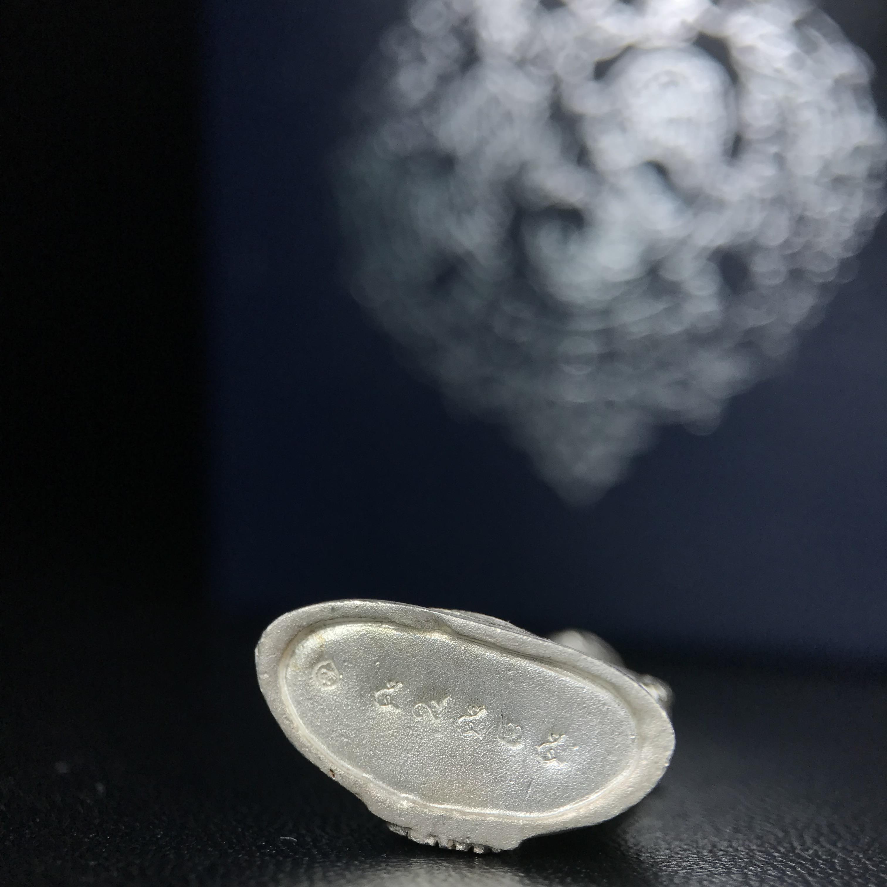 พระแก้วมรกต กรมสรรพสามิตจัดสร้างขึ้นเนื่องในโอกาสครบรอบ 64 ปีของกรมสรรพสามิต และเนื่องในวโรกาสที่พระบาทสมเด็จพระเจ้าอยู่หัวรัชกาลที่ 9 ทรงครองราชย์ครบ50ปีเมื่อ พ.ศ.2539 เนื้อเงินทรายนวลขัดเงา พร้อมกล่องบรรจุเดิมสวยครบสมบูรณ์