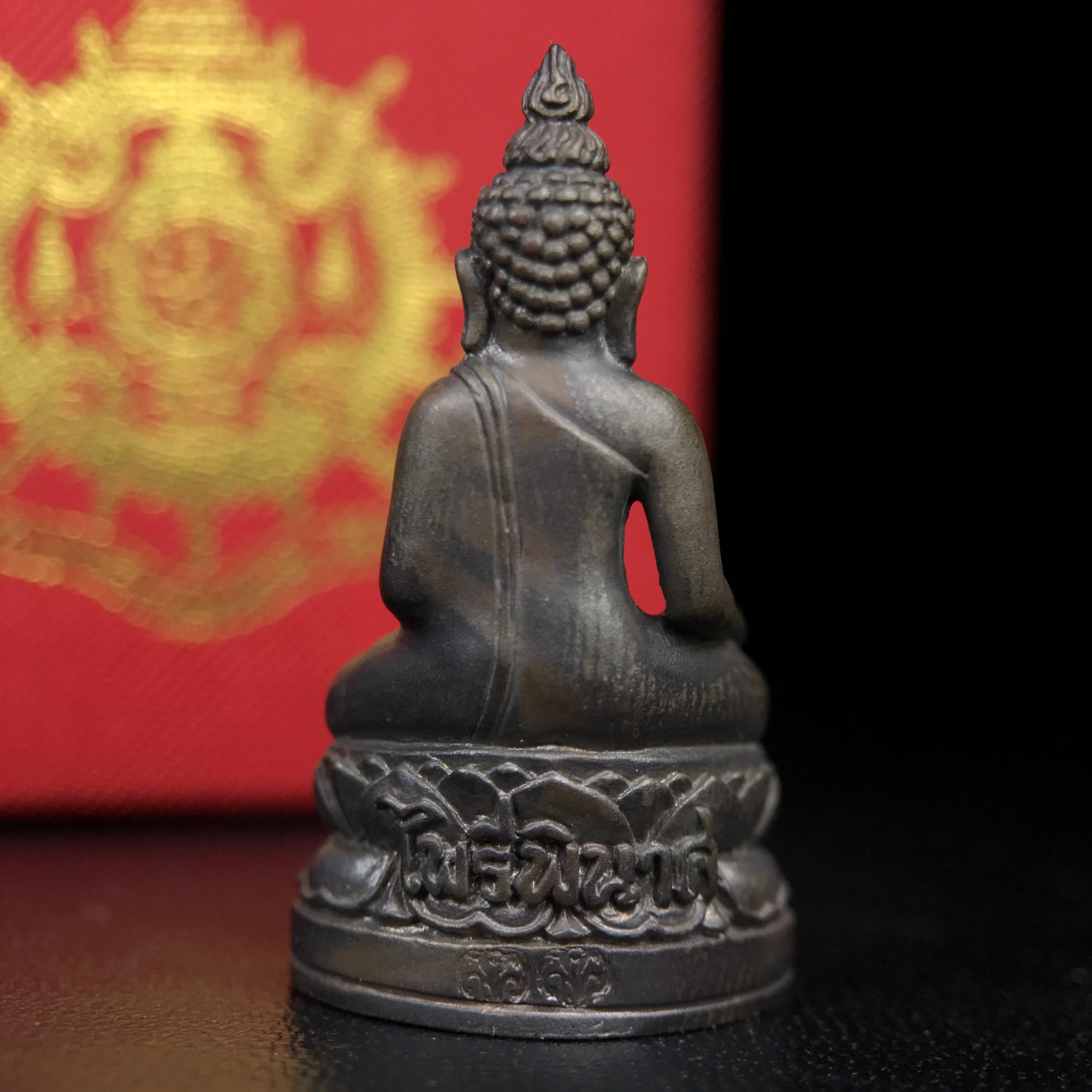 พระกริ่งไพรีพินาศ บรรจุเหล็กไหล ครั้งแรกและครั้งเดียวในประวัติศาสตร์ เฉลิมพระเกียรติ พระบาทสมเด็จพระเจ้าอยู่หัวรัชกาลที่9 พระชนมพรรษา 6 รอบ ปี2542 เนื้อนวโลหะผสมทองคำ(บรรจุเหล็กไหล)ดีนอก-ดีใน พิธีใหญ่ มวลสารเด่น(หายาก พิเศษกรรมการ ตอก 2 โค๊ต พบเจอน้อยมาก)