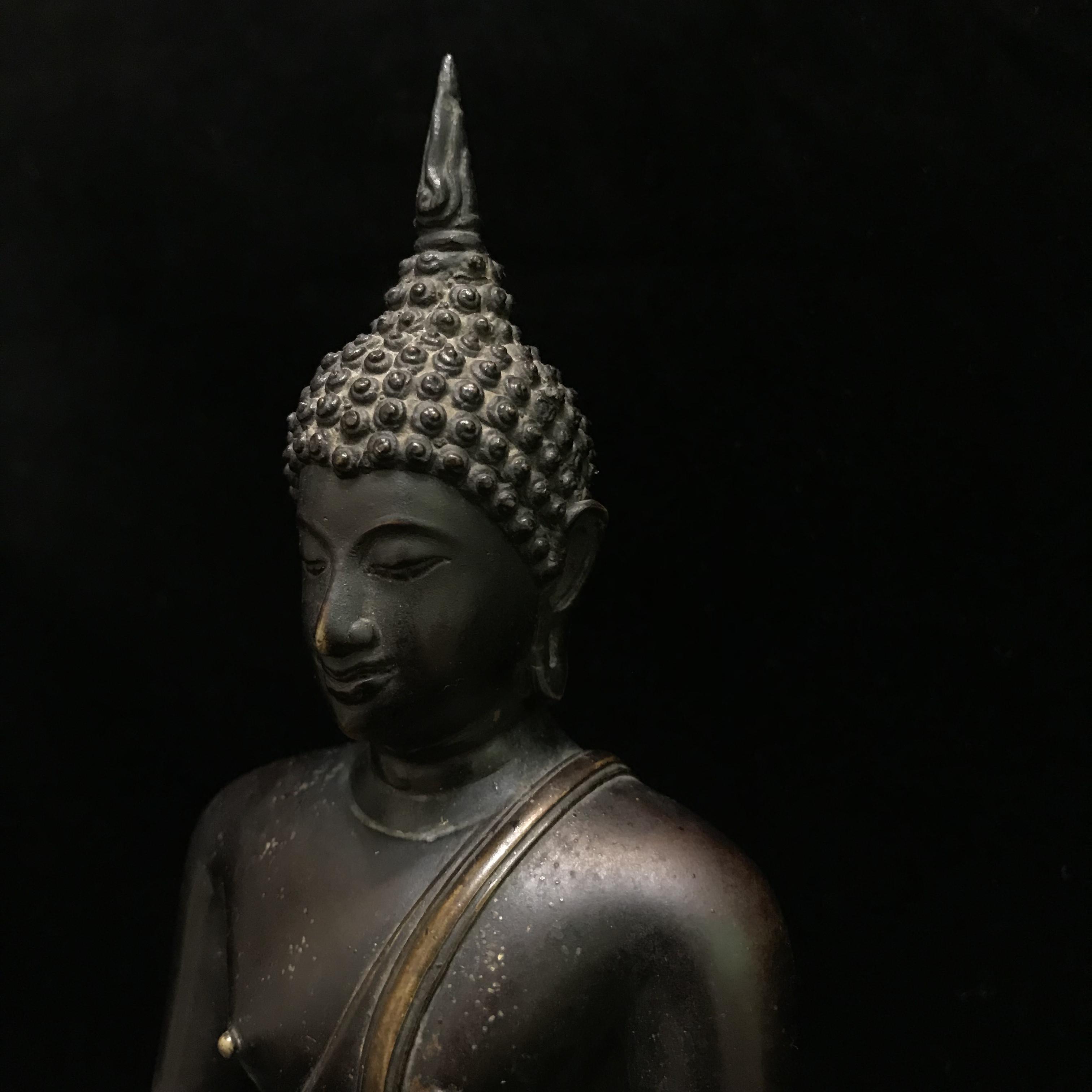 จักรพรรดิแห่งพระบูชา ภปร พระพุทธรูป ภปร รุ่นแรก(กฐินต้น) พ.ศ.2506 วัดเทวสังฆาราม(วัดเหนือ)จังหวัดกาญจนบุรี หน้าตัก5นิ้ว(ในหลวงรัชกาลที่9เสด็จเททอง)