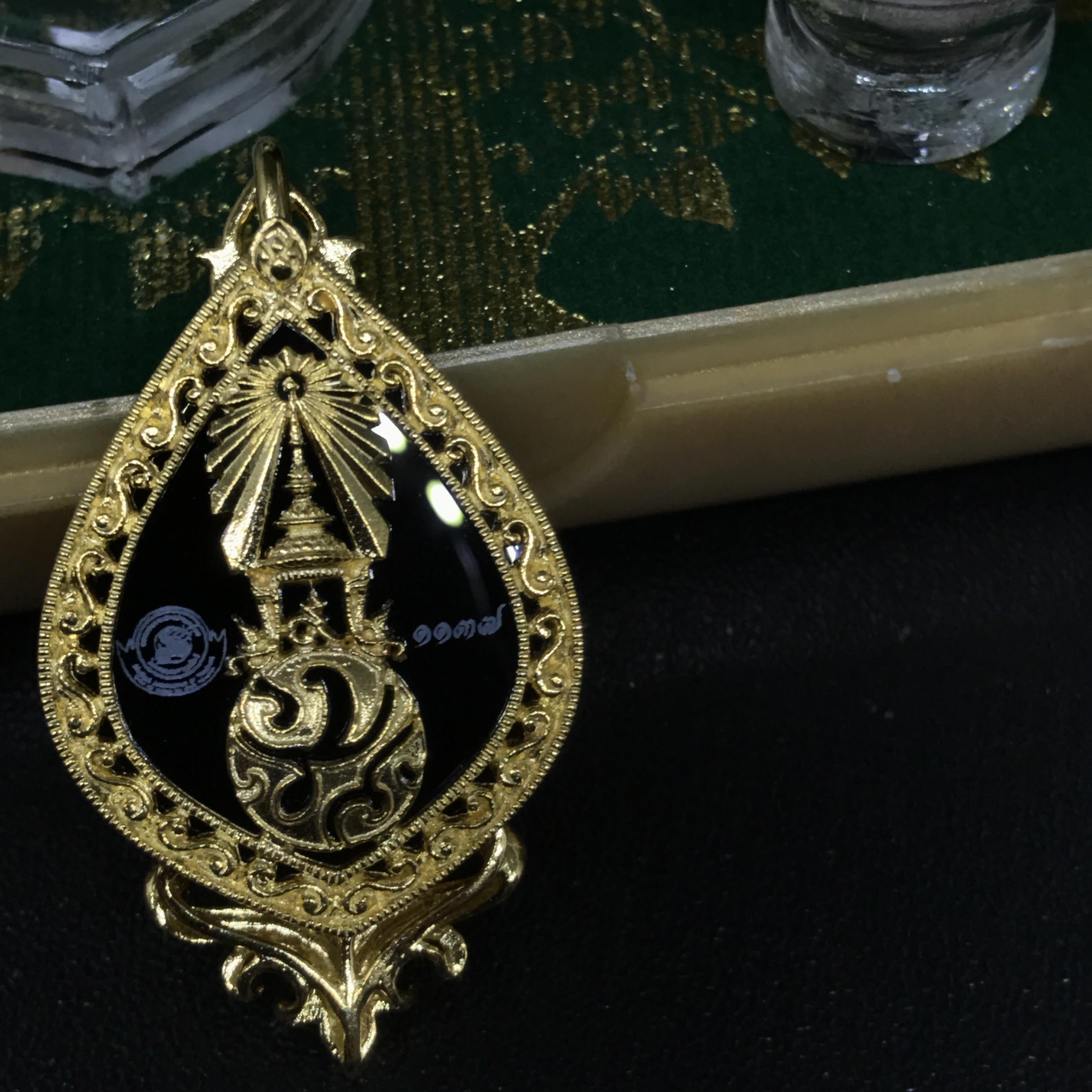 เหรียญพระพุทธชินราช(จำลอง) ภปร 84พรรษา ทรงหยดน้ำ เนื้อทองคำ(20*36 มม.)(นิยมหายาก)