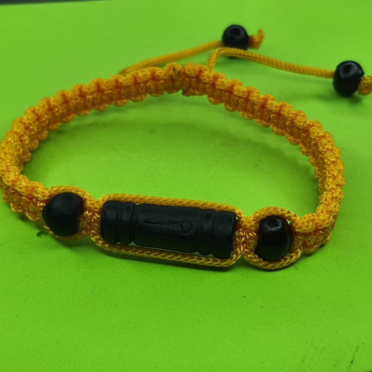 ของป้องกัน สร้อยข้อมือกำไลข้อมือ เชือกผ้าร่มสีเหลือง ตะกรุดอุณาโลม ประคำแร่เหล็กน้ำพี้ ขนาดฟรีไซส์ ให้โชคลาภ กันผีคุณไสย์มนต์ดำ ค้าขายดี