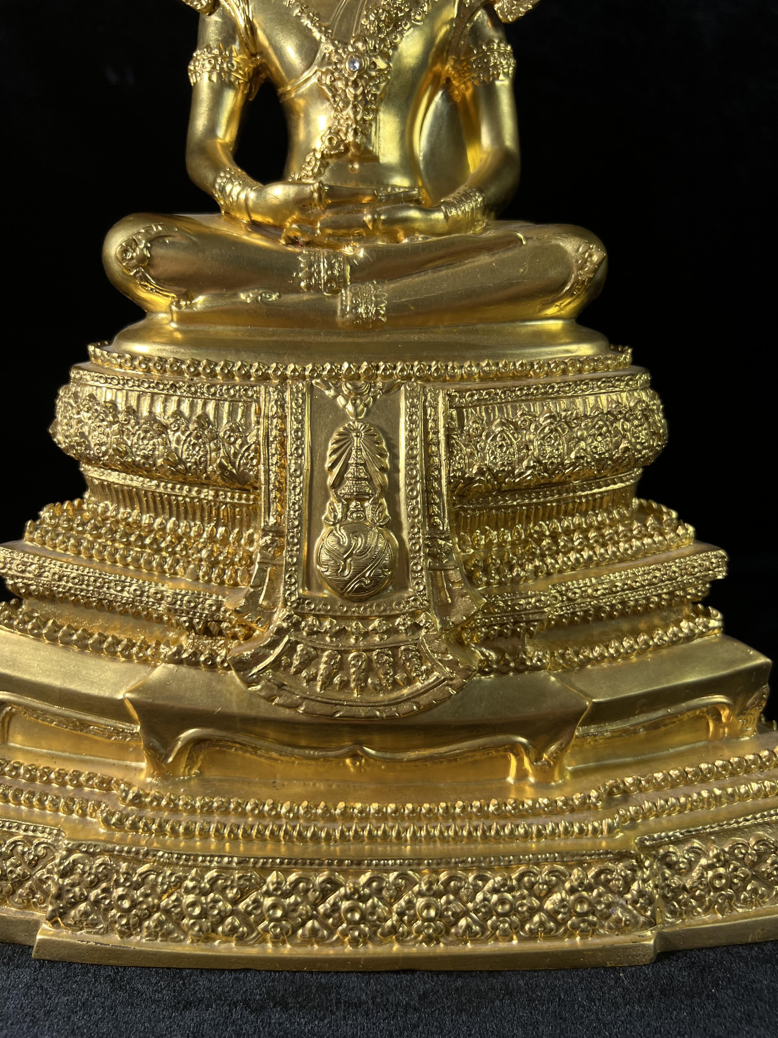 พระพุทธปฏิมาสุวรรณภูมิสิริโชค ภปร. การบินไทยจัดสร้างขึ้น เนื่องในวโรกาสมหามงคลเฉลิมพระชนมพรรษาของพระบาทสมเด็จพระเจ้าอยู่หัวรัชกาลที่ 9 ครบ 80 พรรษา ขนาดหน้าตัก 5 นิ้ว สูง 16 นิ้ว ปิดทองสวิส 99.9 เปอร์เซนต์ (พิธีใหญ่ พุทธศิลป์งดงาม หายาก)องค์หมายเลข ๙๗๘