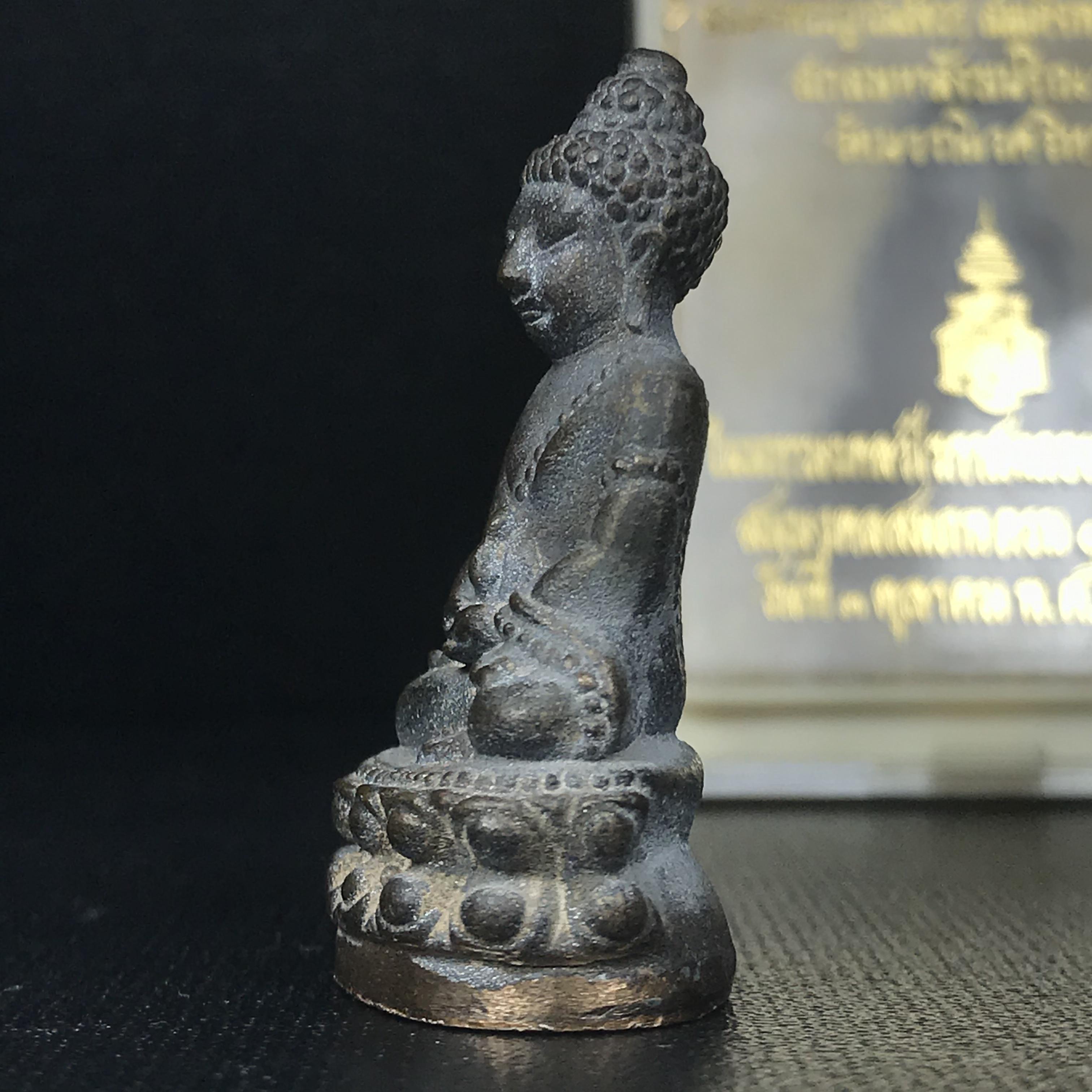 พระกริ่งชินบัญชรฉลองพระชันษา 100 ปี สมเด็จพระญาณสังวร วัดบวรนิเวศวิหาร ปี 2556 เนื้อนวโลหะผสมทองคำก้นทองแดง พิธีใหญ่ มวลสารเด่น นิยม(1 ใน 2556 องค์)