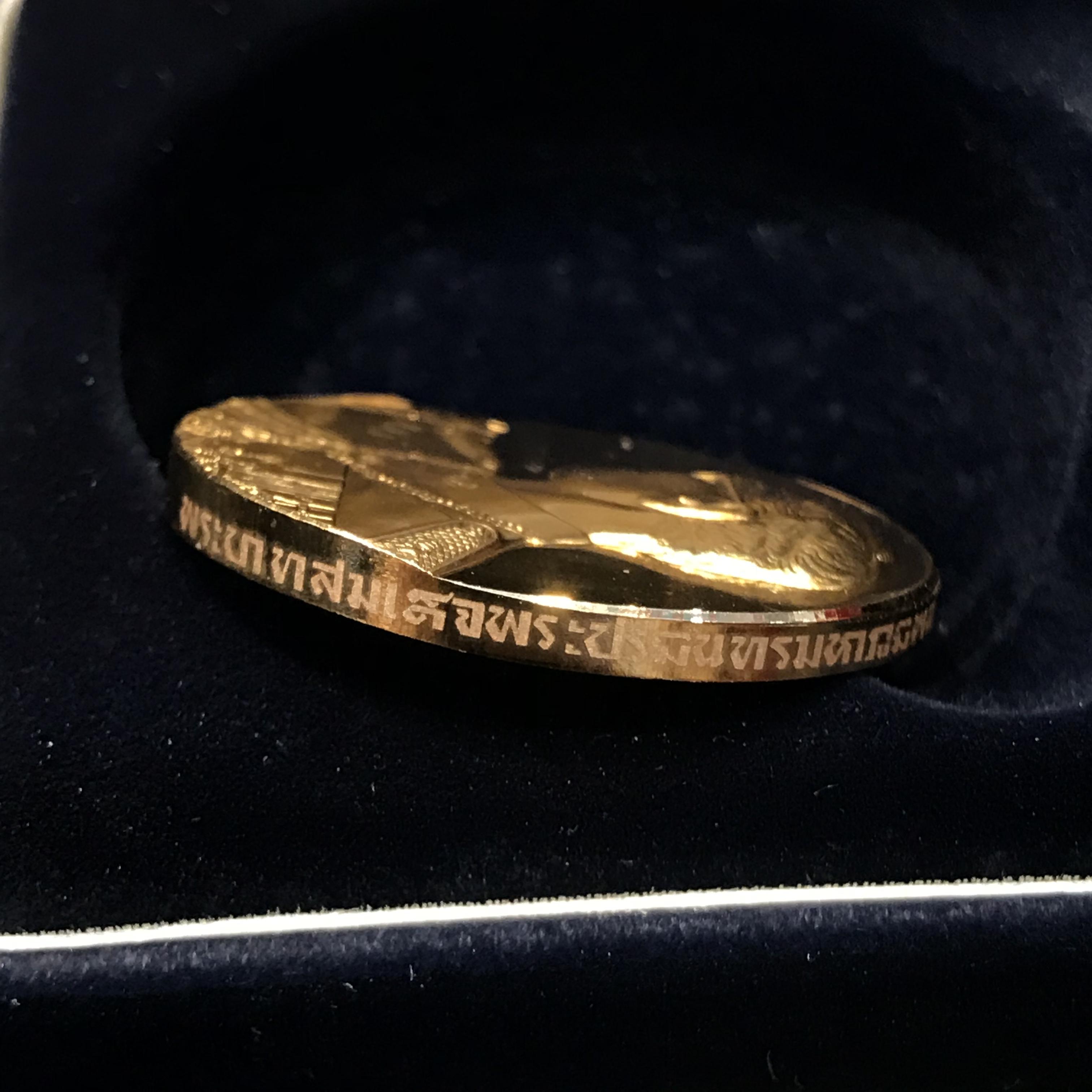 เหรียญรัชกาลที่9 ที่ระลึกสร้างพระมหาธาตุเจดีย์ภักดีประกาศ เนื้อบรอนซ์สวิส 15 กรัม(ขัดเงา)สภาพสวยมาก พร้อมกล่องเดิมๆ