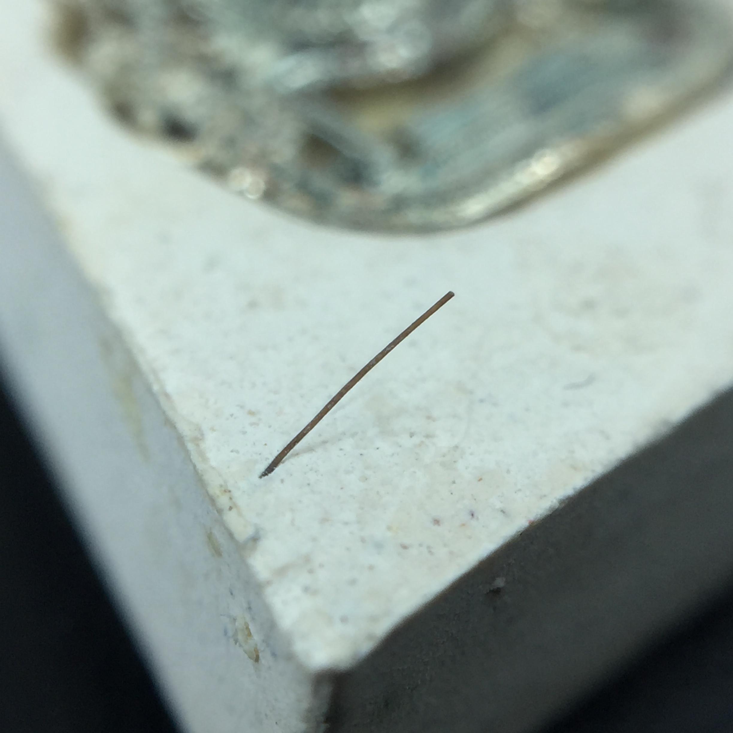 พระแก้วมรกต(จำลอง)ทรงเครื่องฤดูร้อน พระผงบูชา ด้านหน้าปิดทอง ด้านหลังตราฉลองสิริราชสมบัติครบ 60ปี เนื้อเงินขึ้นสีรุ้งธรรมชาติสร้างสรรค์งดงาม(รุ่นนี้ได้พระราชทานเส้นพระเจ้า(เส้นผม)รัชกาลที่9ในการจัดสร้าง)***องค์นี้พิเศษมองเห็นเส้นผมติดอยู่ด้านหลังชัดเจน***