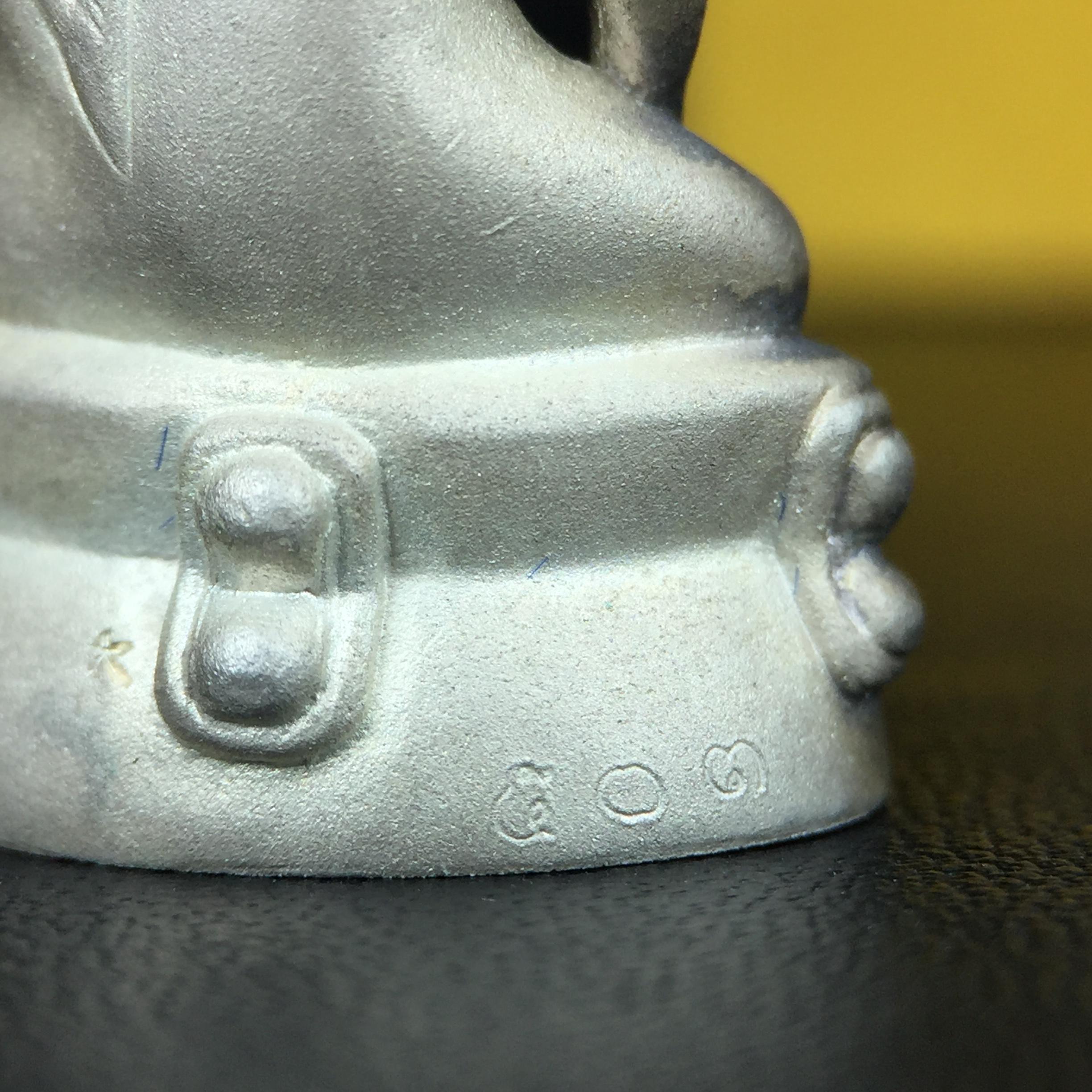 พระกริ่งสมเด็จญาณ วัดบวรนิเวศวิหาร เนื้อเงินบริสุทธิ์ 92.5% ตรากาญจนาภิเษกทองคำ(เนื้อทองคำแท้) พระราชทานแจกเมื่อ 3 ตุลาคม 2538 จัดสร้างในวโรกาส สมเด็จพระญาณสังวร สมเด็จพระสังฆราช ฉลองพระชนมายุครบ 82 พรรษา และฉลองครองราชสมบัติครบ 50 ปี รัชกาลที่ 9(หายาก)