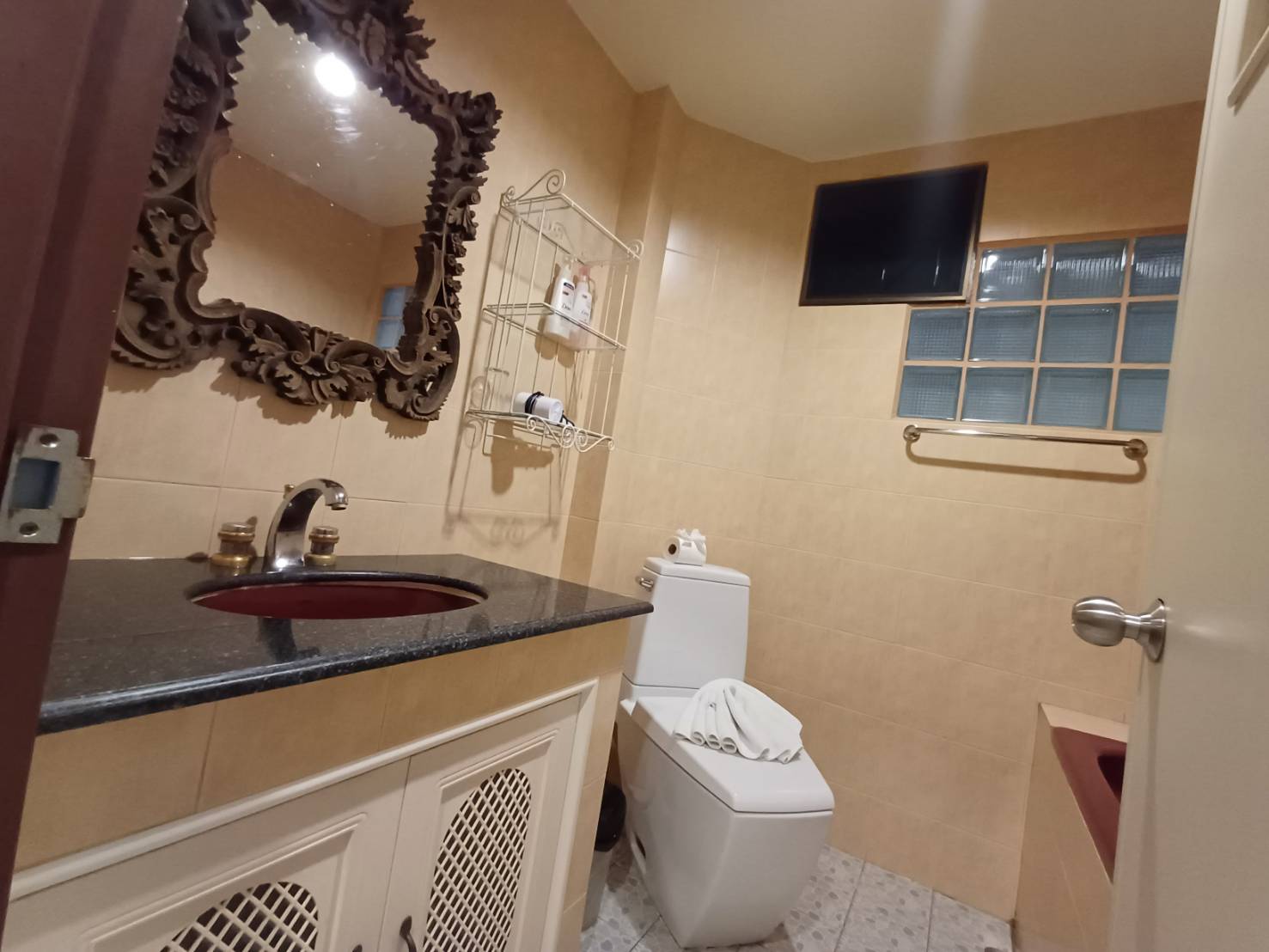 For Rent : Patong, Thai style townhouse, 2 bedroom 3 bathroom