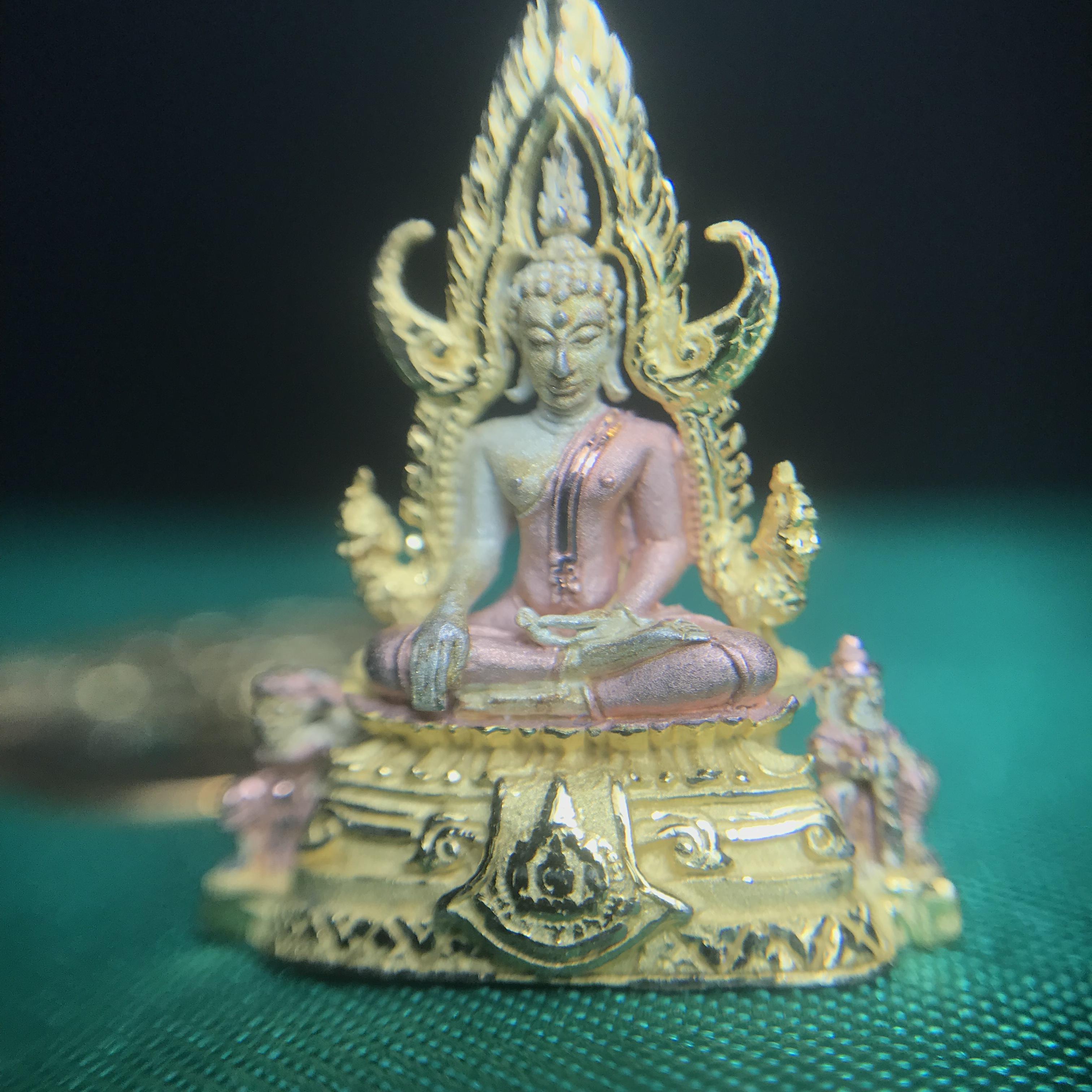 พระพุทธชินราช ภปร. ในวโรกาสพระราชพิธีมหามงคล เฉลิมพระชนมายุ6รอบ 5ธันวาคม2542) เนื้อเงินสามกษัตริย์ พิมพ์ขนาดกลาง พร้อมกล่องบรรจุ