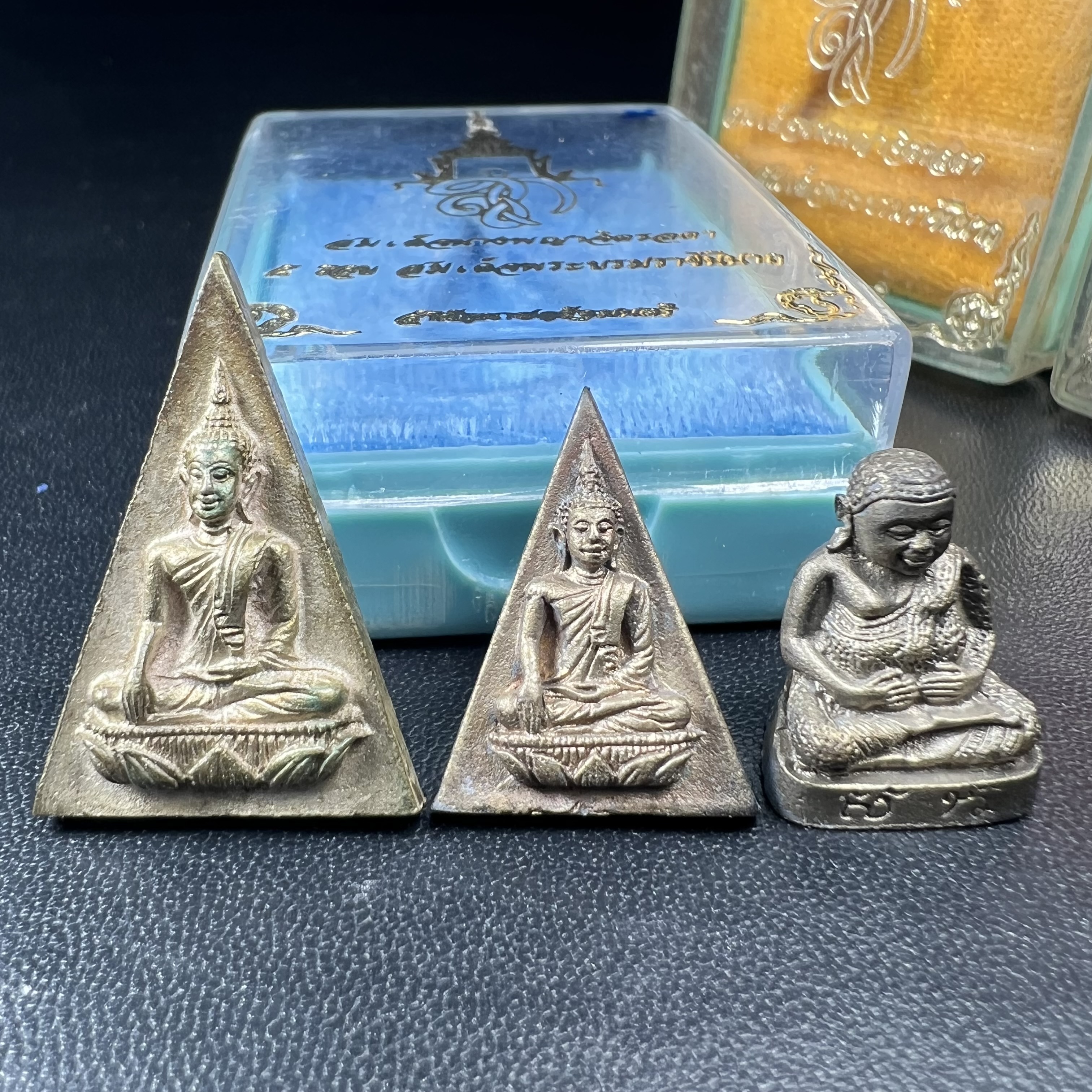 สมเด็จนางพญาจิตรลดา สก. พิมพ์ใหญ่และพิมพ์เล็ก + สมเด็จพระสังกัจจายน์ สก. ครบชุดเนื้อนวโลหะ(รวม 3 องค์) เฉลิมพระชนมพรรษา 5 รอบ สมเด็จพระบรมราชินีนาถ ปี 2535 จัดสร้างโดย สำนักนายกรัฐมนตรี (พิธีปลุกเสกใหญ่ 3 วาระ)(ในหลวง ร.๙ และพระราชินี เสด็จในพิธี)