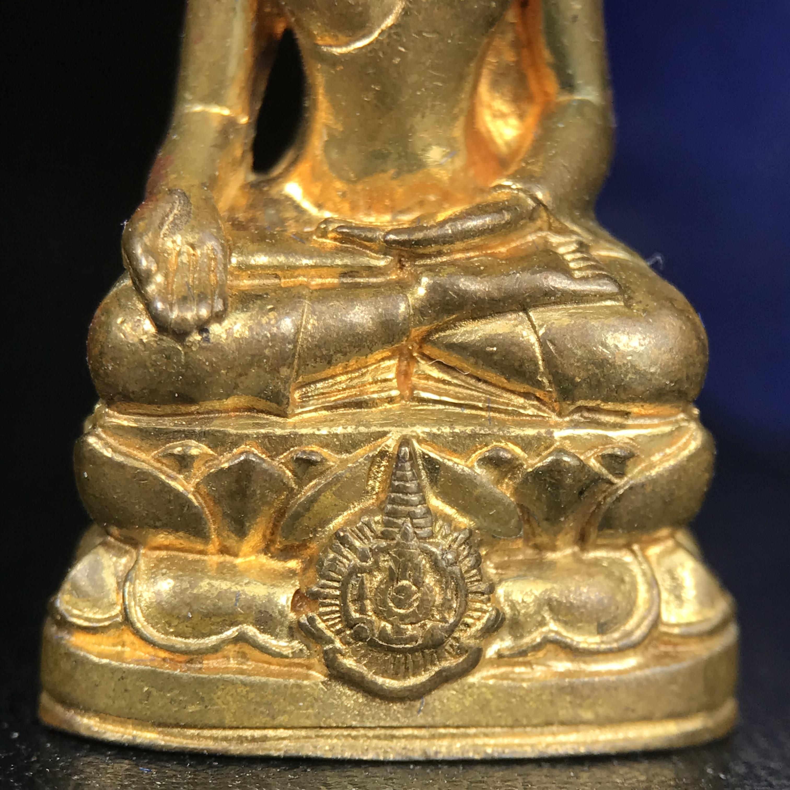 พระกริ่งไพรีพินาศ บรรจุเหล็กไหล ครั้งแรกและครั้งเดียวในประวัติศาสตร์ เฉลิมพระเกียรติ พระบาทสมเด็จพระเจ้าอยู่หัวรัชกาลที่9 พระชนมพรรษา 6 รอบ ปี2542 เนื้อสัมฤทธิ์(บรรจุเหล็กไหล)ดีนอก-ดีใน พิธีใหญ่ มวลสารเด่น (หายาก)