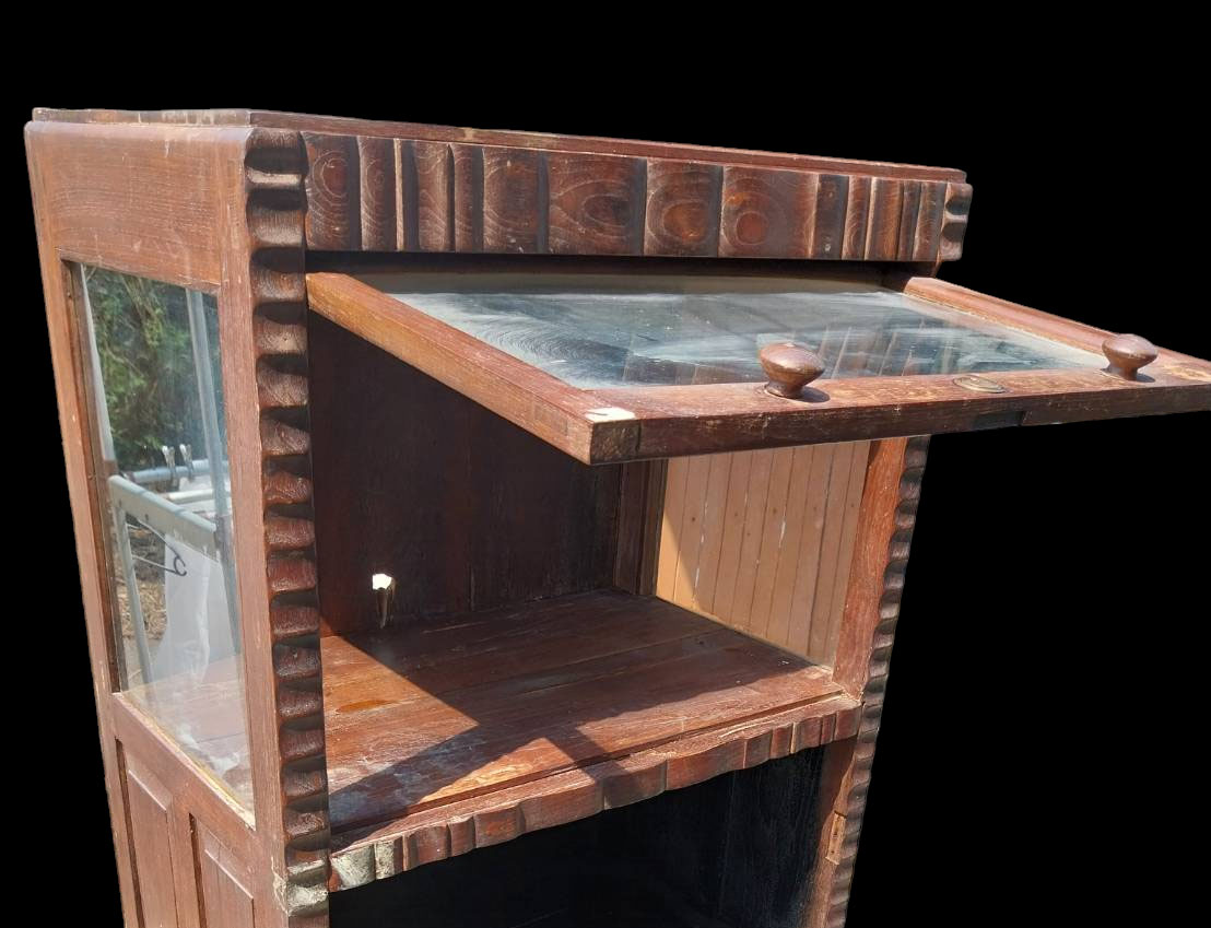 ตู้โชว์มือสอง(ชั้นบนกระจกเลื่อนพับเก็บ)ตำหนิตามรูป รับเอง