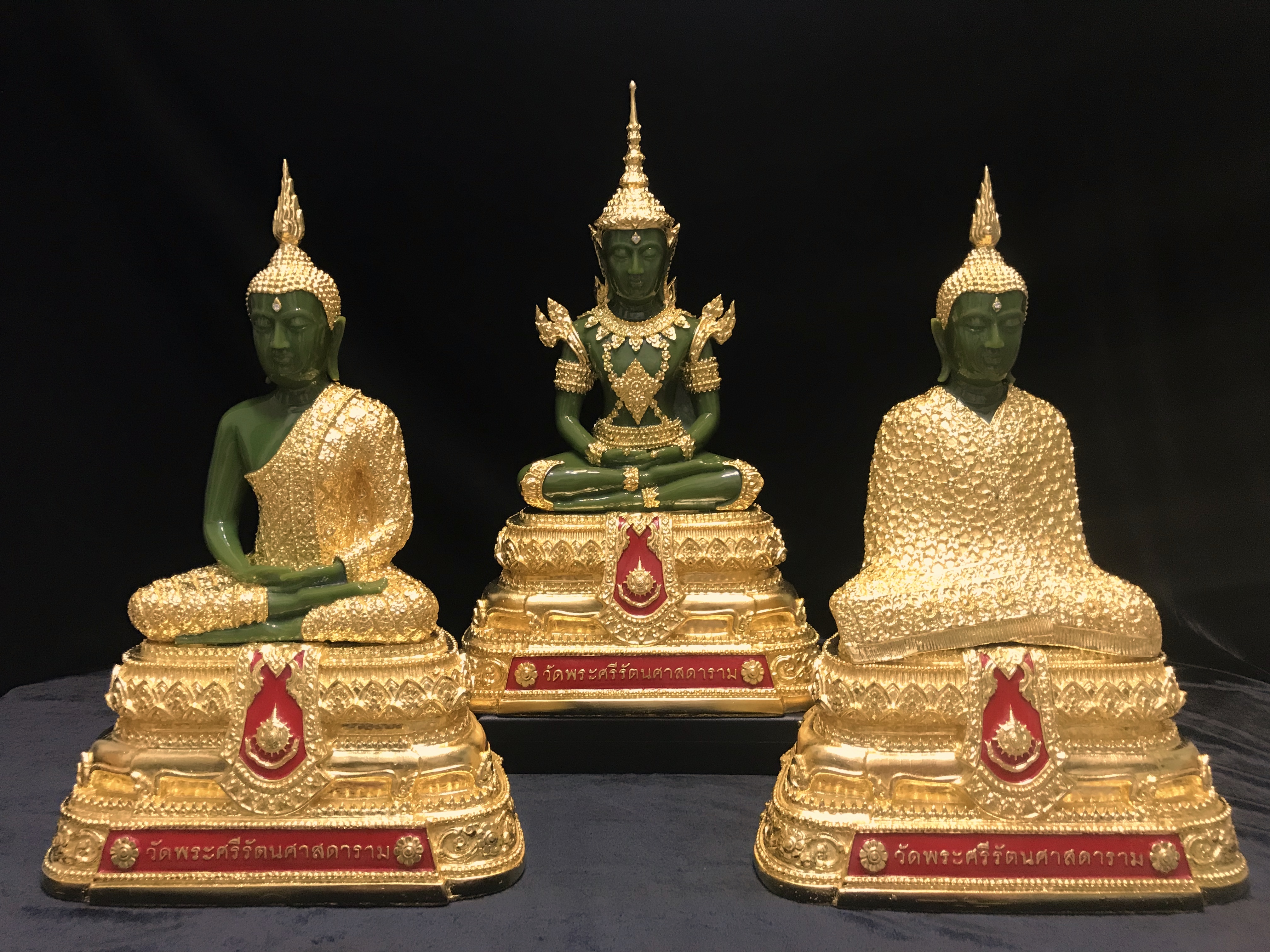 พระพุทธมหามณีรัตนปฏิมากร(พระแก้วมรกต) วัดพระศรีรัตนศาสดาราม สำนักพระราชวัง จัดสร้าง (บรรจุมวลสารใต้ฐาน)3ฤดู ขนาดหน้าตัก 9นิ้ว