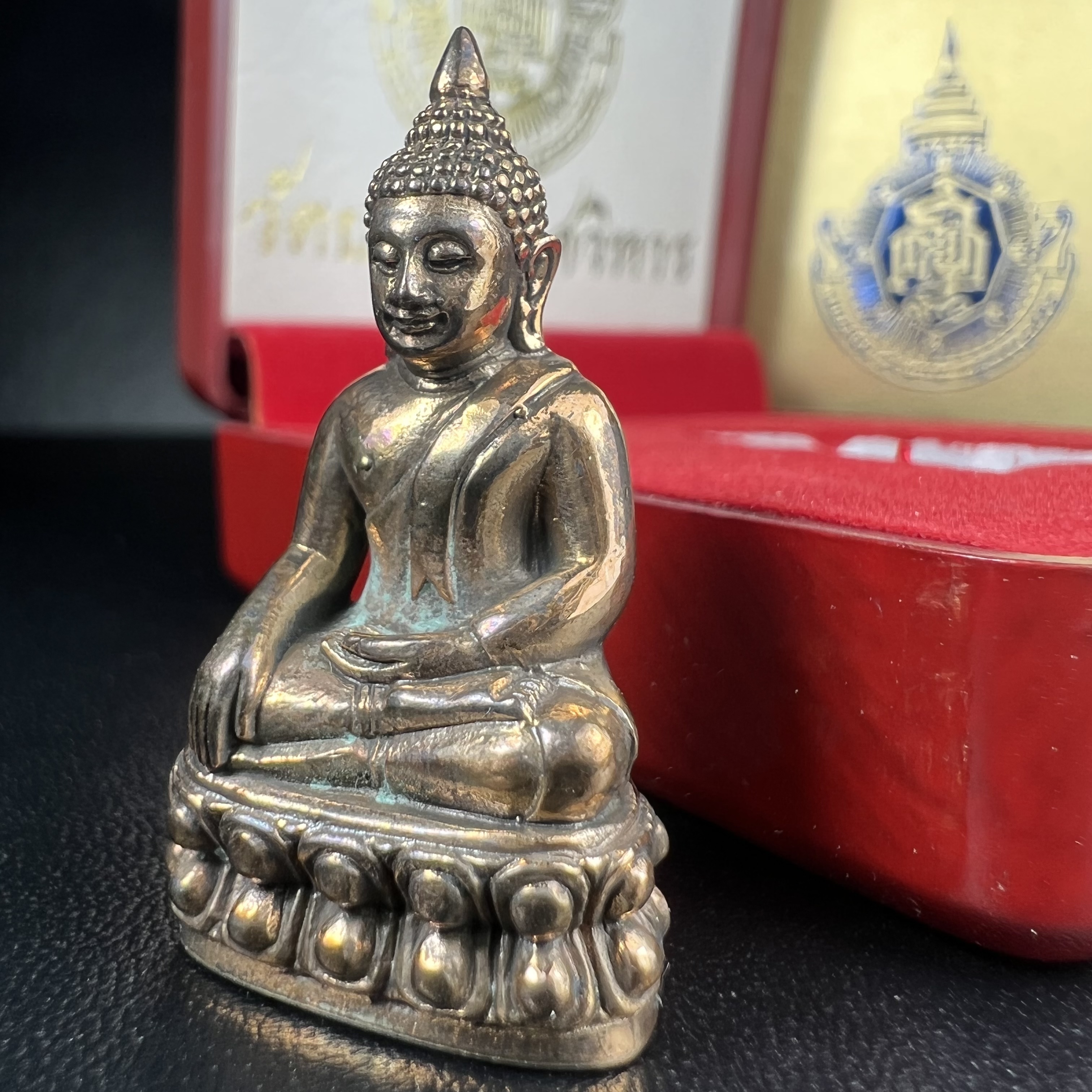 พระกริ่ง 8 รอบ ญสส. 96 พรรษา สมเด็จพระญาณสังวร สมเด็จพระสังฆราช สกลมหาสังฆปรินายก วัดบวรนิเวศวิหาร ปี 2552 เนื้อนวโลหะเต็มสูตรแก่ทองคำ(1 ใน 2999 องค์)