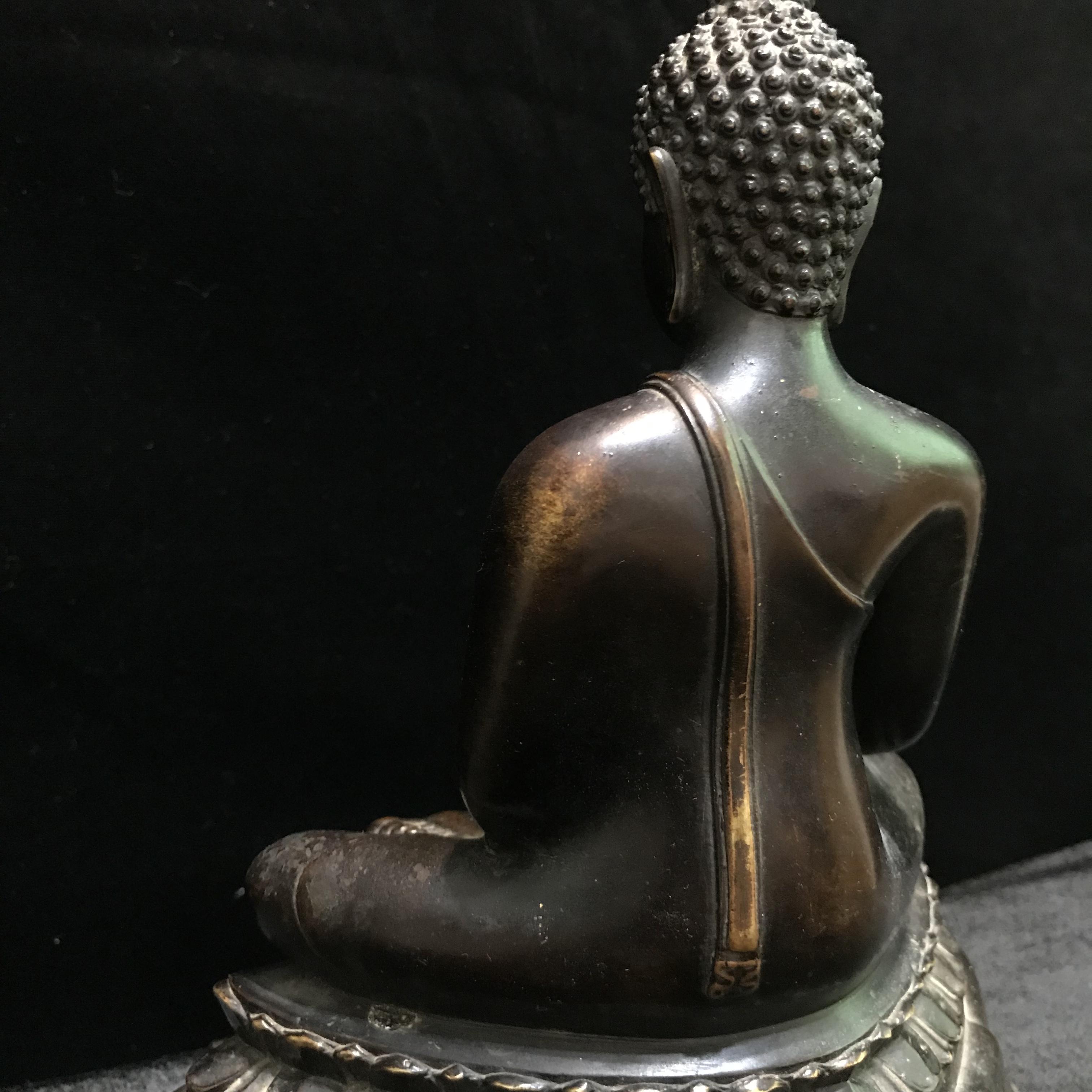 จักรพรรดิแห่งพระบูชา ภปร พระพุทธรูป ภปร รุ่นแรก(กฐินต้น) พ.ศ.2506 วัดเทวสังฆาราม(วัดเหนือ)จังหวัดกาญจนบุรี หน้าตัก5นิ้ว(ในหลวงรัชกาลที่9เสด็จเททอง)