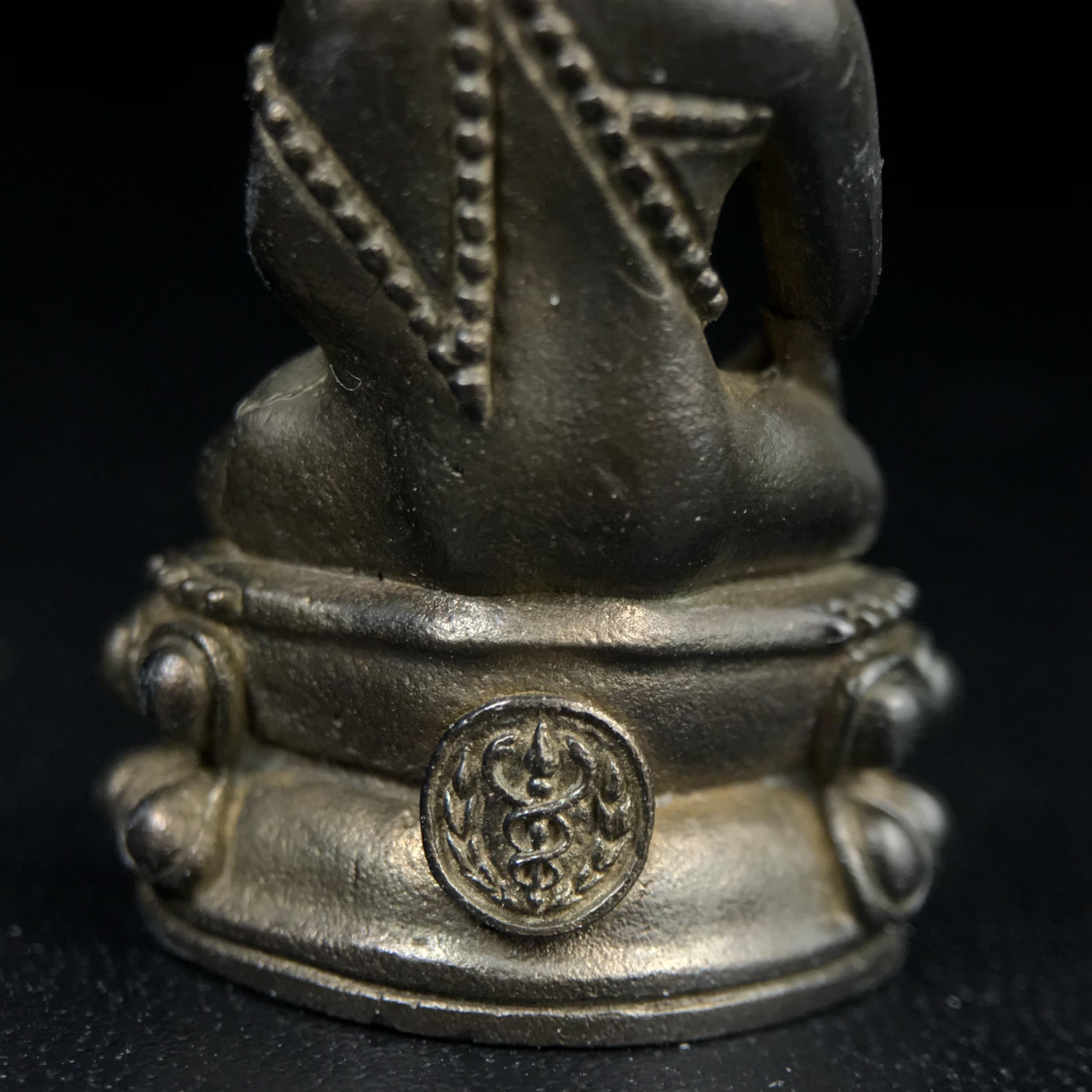 พระกริ่งศิรากาศ ภปร.(พระกริ่งคุ้มเกล้า)วัตถุมงคล"คุ้มเกล้าฯ" มูลนิธิ “คุ้มเกล้า” ในพระบรมราชูปถัมภ์ จัดสร้าง โรงพยาบาลภูมิพล เนื้อนวโลหะ(พิมพ์หน้าไทย)(ในหลวงรัชกาลที่9เสด็จเททอง)(พิธีใหญ่)(นิยม)