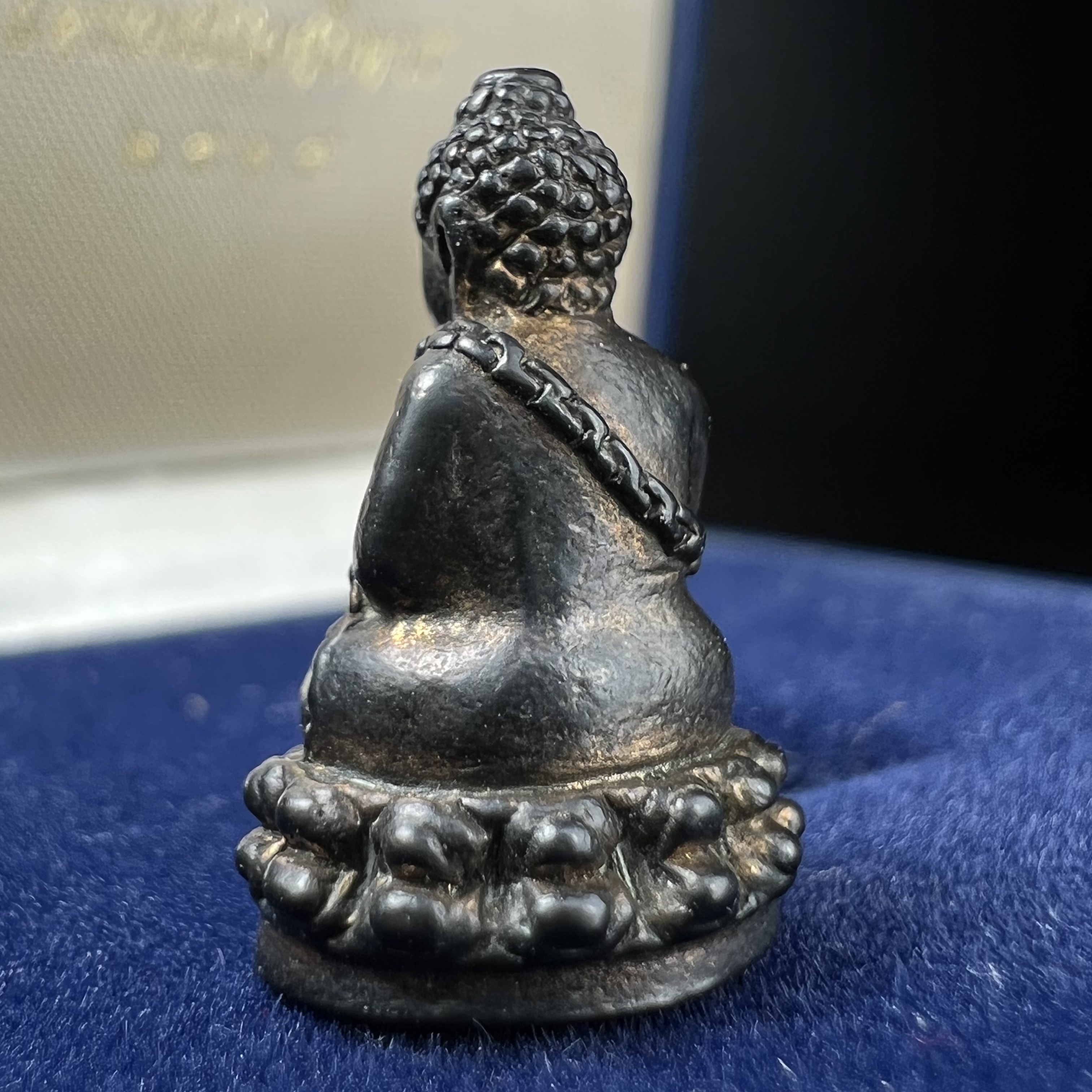 พระกริ่งพุทธอุดมสมบูรณ์(พระปุ้มปุ้ย)รุ่นแรก เนื้อนวโลหะเต็มสูตร วัดบวรนิเวศวิหาร ปี2535 แขวนบูชาไม่มีอดอยาก มีความอุดมสมบูรณ์สมตามลักษณะและมงคลนามตามชื่อ ตามปรารถนา(1ใน2000องค์)หายาก