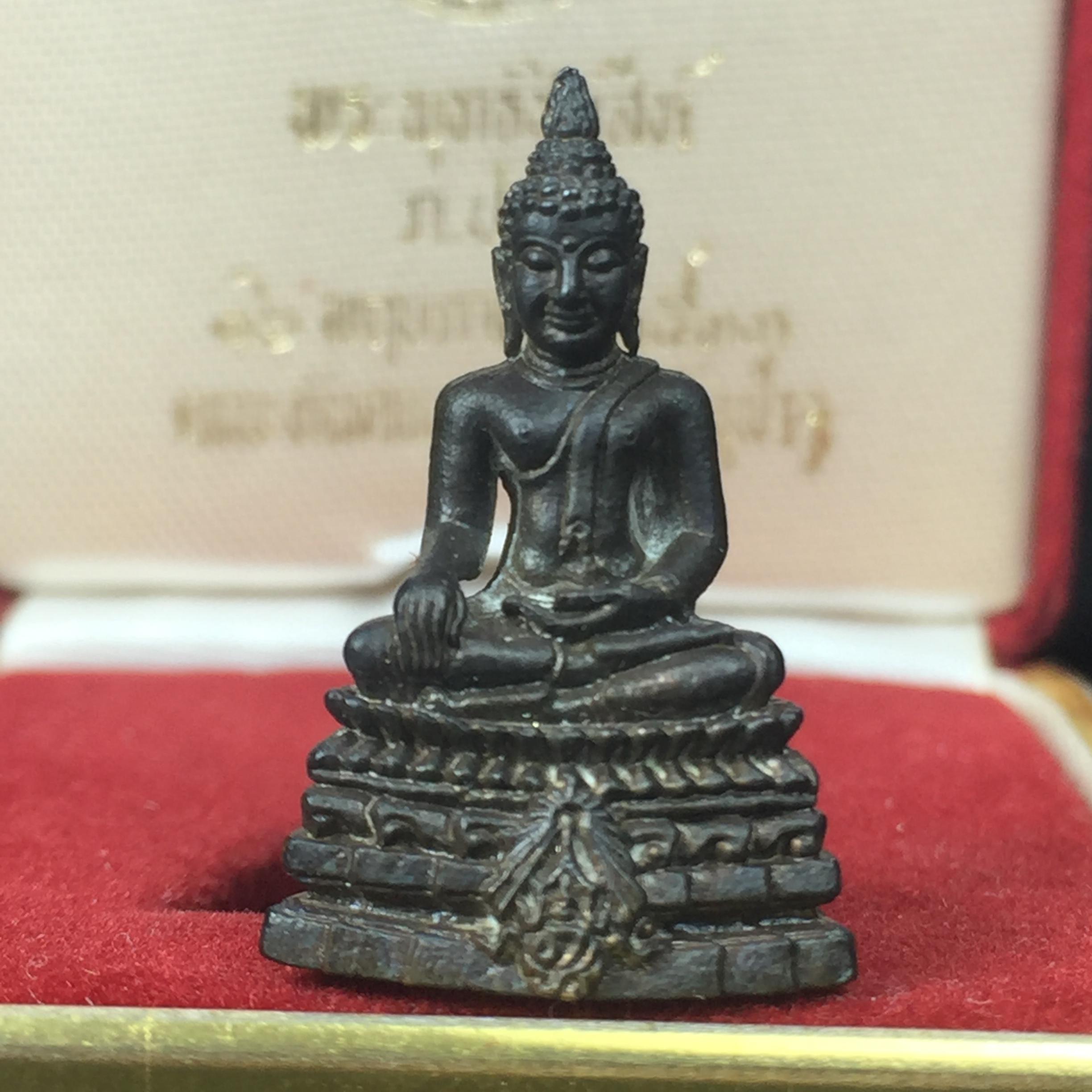 พระกริ่งพระพุทธชินสีห์ ภปร ทันโตเสฏโฐ ปี 2533 เนื้อนวโลหะ (วัตถุมงคลหนึ่งเดียวที่บรรจุพระทนต์(ฟัน)ในหลวงรัชกาลที่9 พระราชทานให้จัดสร้าง)(1ใน1999องค์)