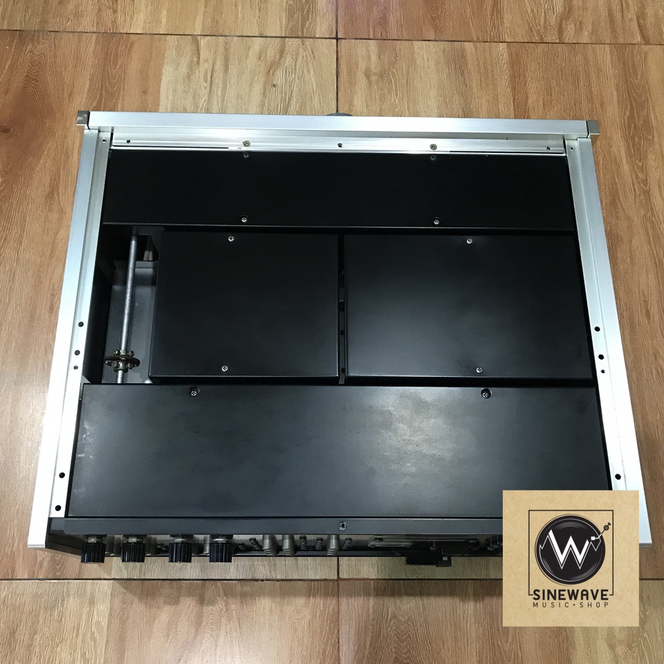 ฝากขาย Pre Amp ยี่ห้อ Accuphase รุ่น C-200 (Made in Japan)