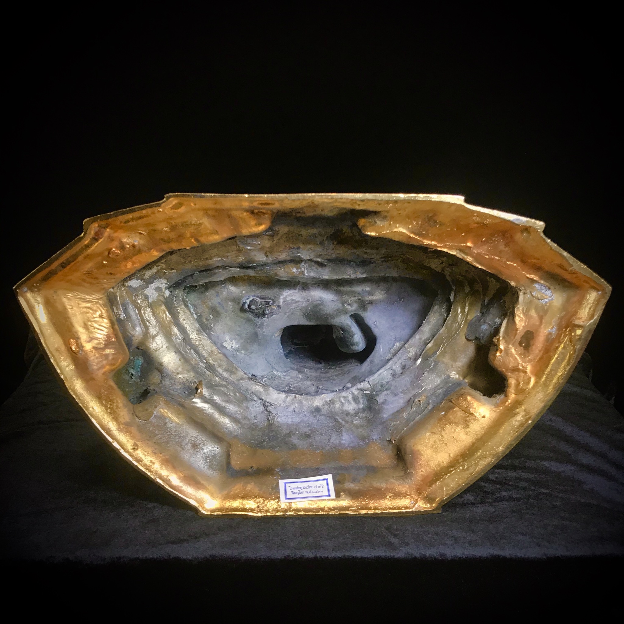 พระพุทธชินราช ภปร. รุ่นปฎิสังขรณ์ ปี2531 หน้าตัก 9นิ้ว กะไหล่ทอง(พร้อมตู้ครอบ) งานลุงจ่าทวีบูรณเขตต์ (สวยหายากนิยม)