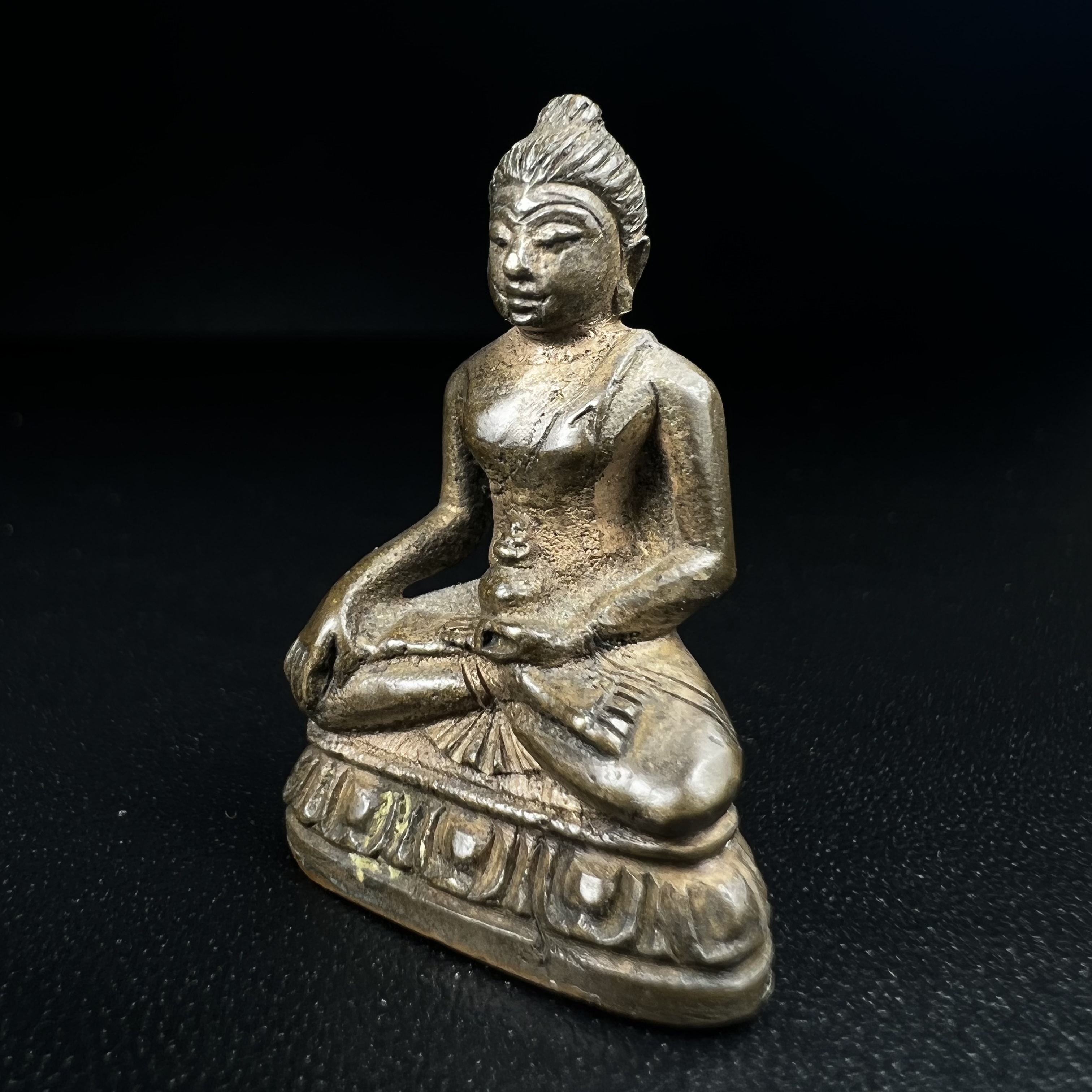 พระกริ่งวชิรมงกุฎ ฉลอง 100 ปี วัดมกุฎกษัติยาราม ปี 2511 "พิมพ์ใหญ่"(นิยมหายาก) เนื้อนวโลหะ(ในหลวง ร.9 เสด็จเททอง)(พิธีใหญ่ ปีลึก เกจิในยุคร่วมพิธี)