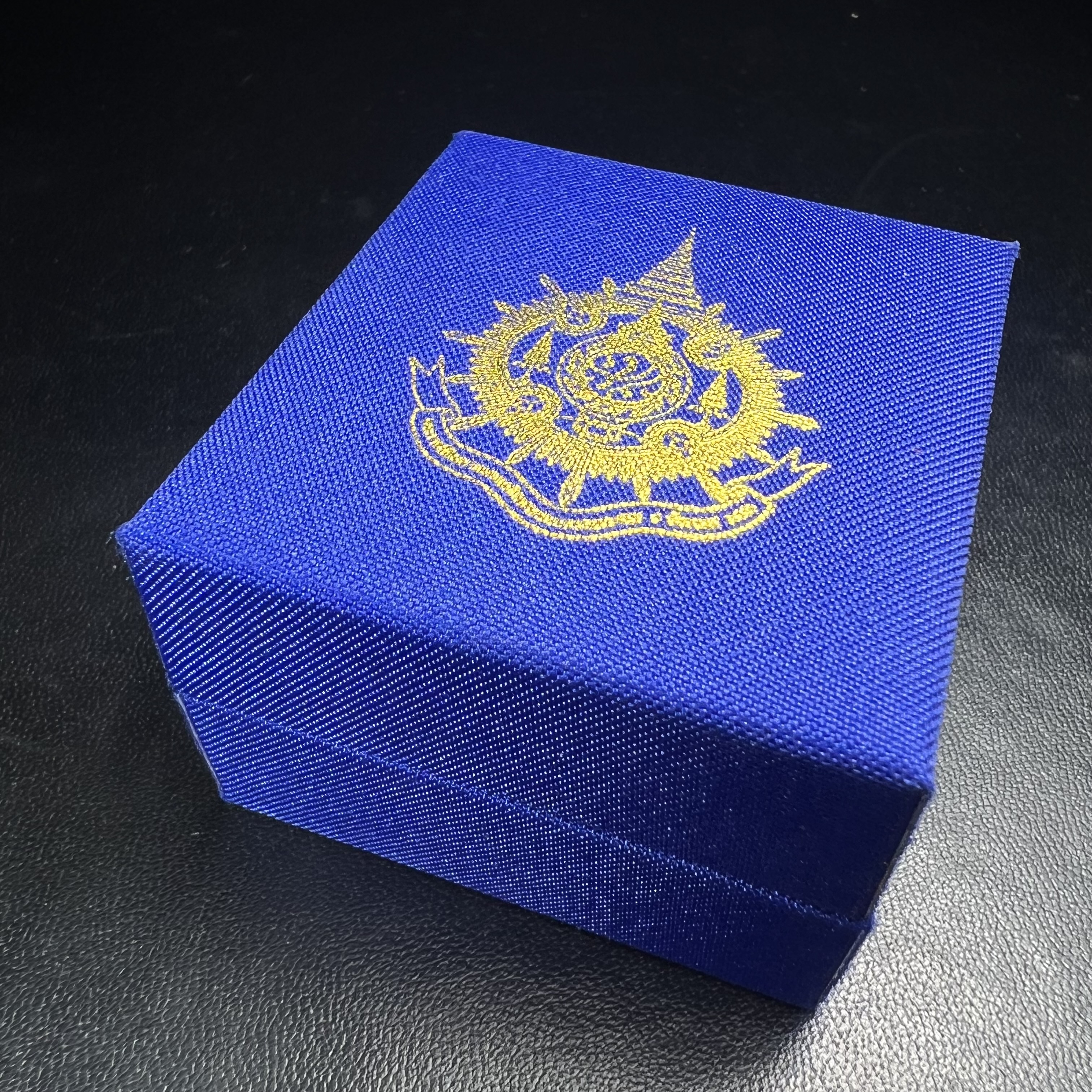 พระกริ่งไพรีพินาศ บรรจุเหล็กไหล ครั้งแรกและครั้งเดียวในประวัติศาสตร์ เฉลิมพระเกียรติ พระบาทสมเด็จพระเจ้าอยู่หัวรัชกาลที่9 พระชนมพรรษา 6 รอบ ปี2542 เนื้อสัมฤทธิ์(บรรจุเหล็กไหล)ดีนอก-ดีใน พิธีใหญ่ มวลสารเด่น (หายาก)