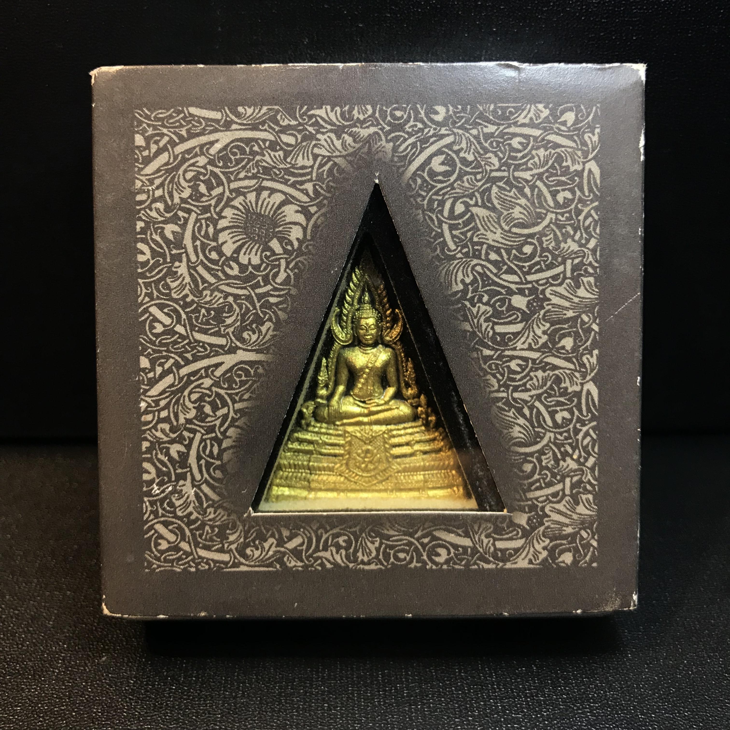 พระพุทธชินราช ภปร. โครงการ "เพราะแผ่นดินนี้ คือ แผ่นดินเกิด" ปี2548(รุ่นแรก) พระผงหลัง ภ.ป.ร. ทองแดง (พระราชทานเส้นพระเจ้า (เส้นผม)และมวลสารจิตรลดา)