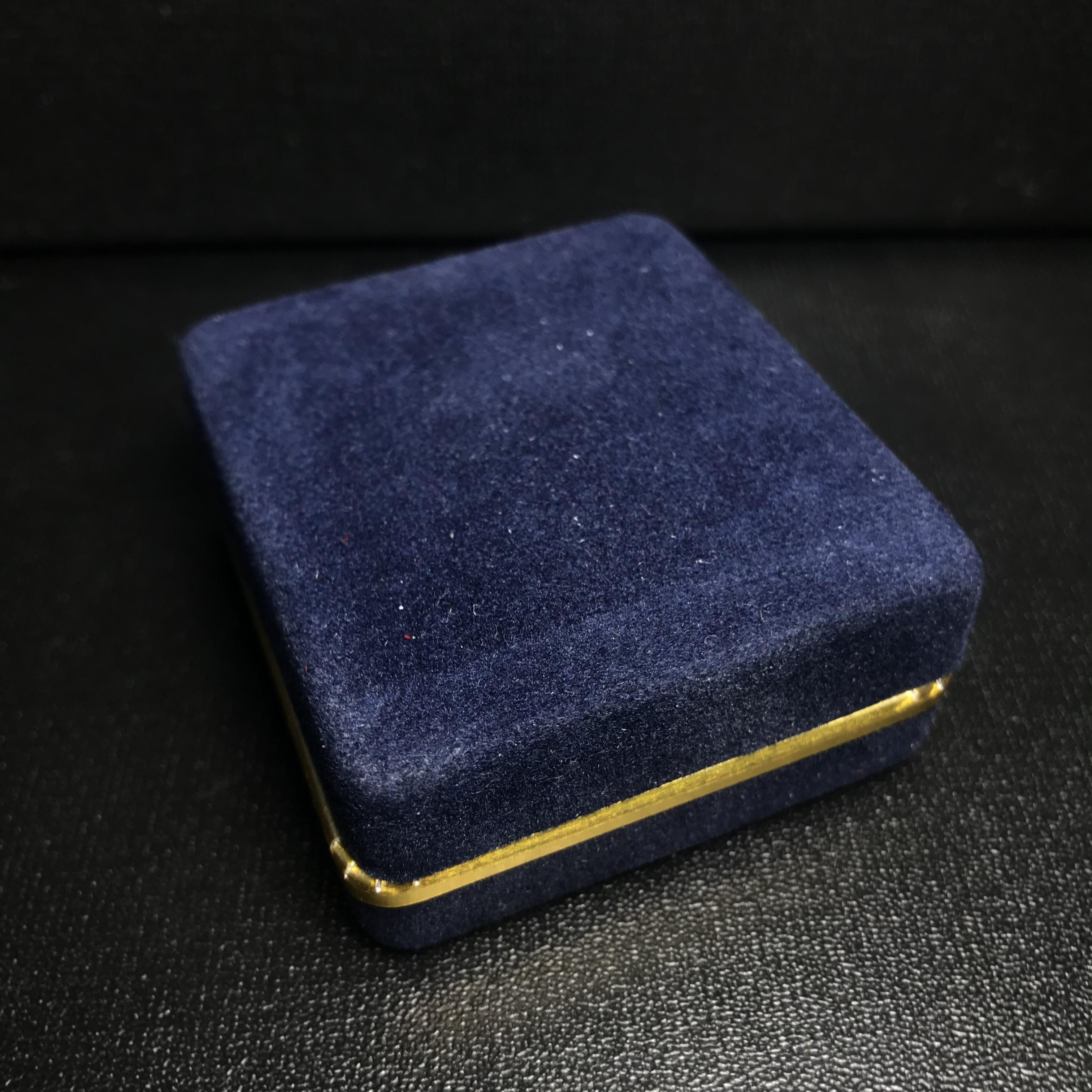 พระกริ่งพระพุทธชินสีห์ ภปร ทันโตเสฏโฐ ปี 2533 เนื้อเงิน (วัตถุมงคลหนึ่งเดียวที่บรรจุพระทนต์(ฟัน)ในหลวงรัชกาลที่9 พระราชทานให้จัดสร้าง)(1ใน1999องค์)