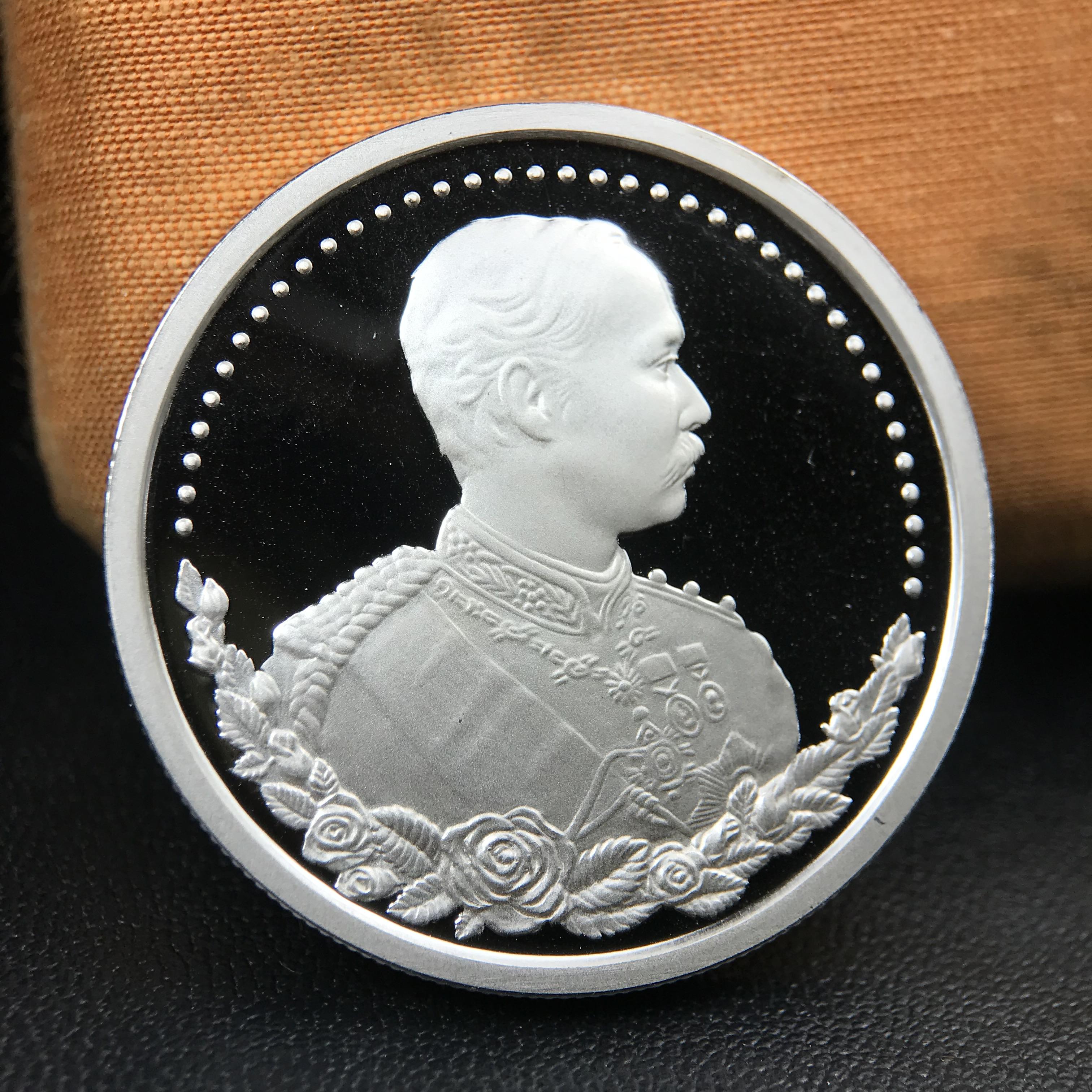 เหรียญรัชกาลที่ 5 หลัง 12 นักษัตริย์ รุ่นมหาลาภ ปี 2539 เนื้อเงินขัดเงา บล็อกนอก(เพิร์ธ)ออสเตรเรีย ขนาด 3.2 ซ.ม. กล่องบรรจุเดิมครบสมบูรณ์สวยงาม พิธีพุทธาภิเษก ณ.พระอุโบสถ วัดพระแก้ว สมเด็จพระญาณสังวร สมเด็จพระสังฆราช เป็นประธานพิธี