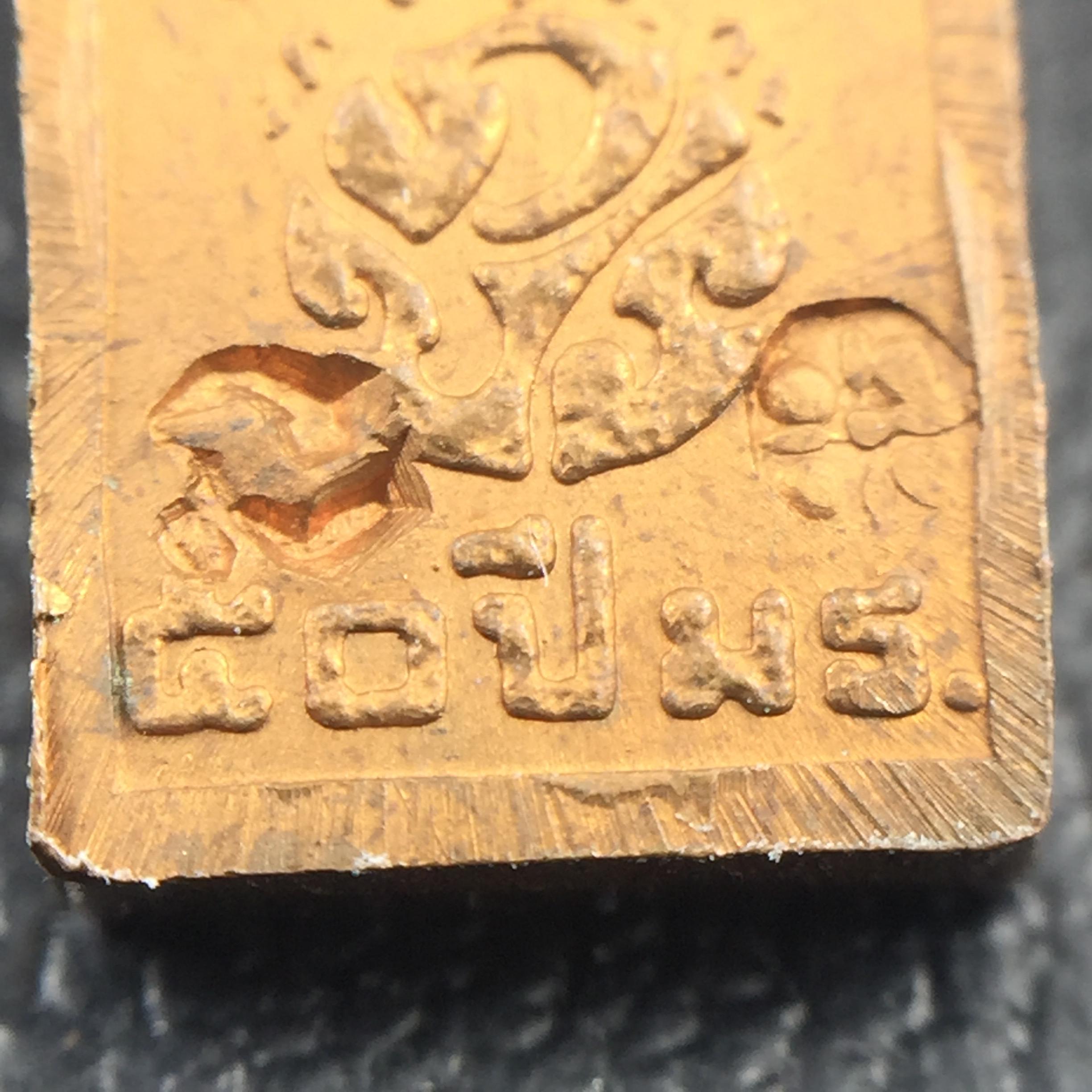 พระปรกใบมะขาม พระพุทธสิหิงค์ ภปร. ธรรมศาสตร์ 50ปี เนื้อทองแดง(ตอกสองโค๊ด ผ่านสองพิธีวาระ 50ปีและ60ปี หายากนิยม)(คัดสภาพสวย)(ในหลวงรัชกาลที่9 เสด็จเททอง)(พระปรกใบมะขาม ภปร. รุ่นแรก)(พิธีใหญ่ เกจิที่มีชื่อเสียงมาร่วมปลุกเสกจำนวนมาก ชนวนมาลสารเก่าเข้มขลัง )