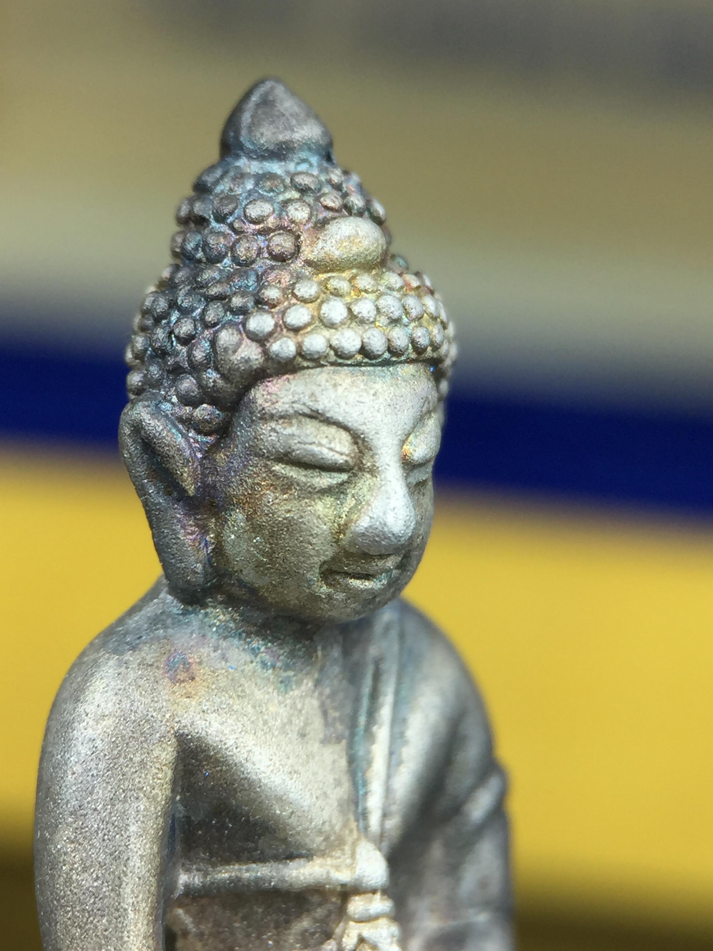 พระกริ่งสมเด็จญาณ วัดบวรนิเวศวิหาร เนื้อเงินบริสุทธิ์ 92.5% ตรากาญจนาภิเษกทองคำ(เนื้อทองคำแท้) พระราชทานแจกเมื่อ 3 ตุลาคม 2538 จัดสร้างในวโรกาส สมเด็จพระญาณสังวร สมเด็จพระสังฆราช ฉลองพระชนมายุครบ 82 พรรษา และฉลองครองราชสมบัติครบ 50 ปี รัชกาลที่ 9(หายาก)