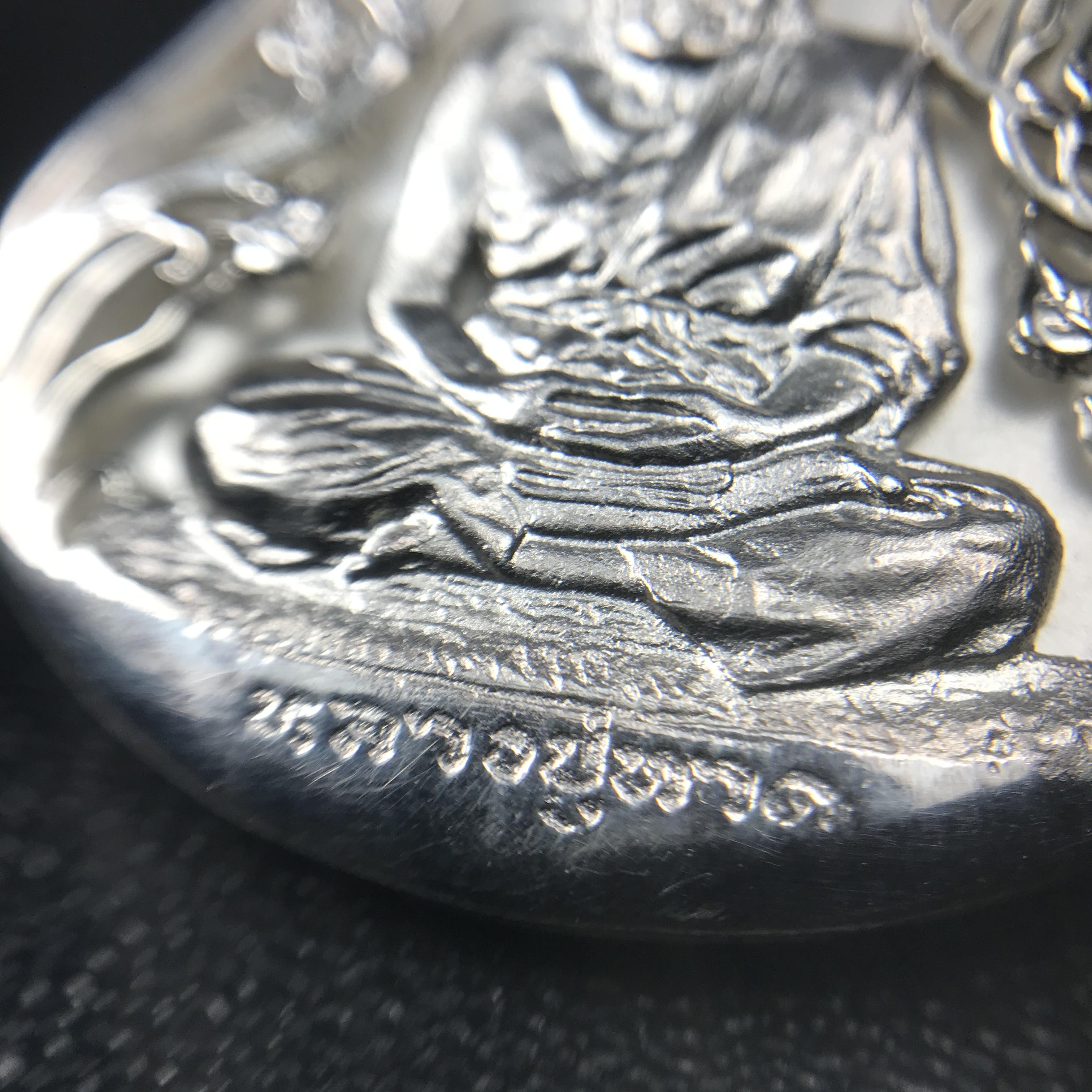 เหรียญหลวงปู่ทวด พระนามาภิไธย สก. แบบงานฉลุโบราณ(HAND MADE) ปี 2544 เนื้อเงิน(1 ใน 2000 เหรียญ)