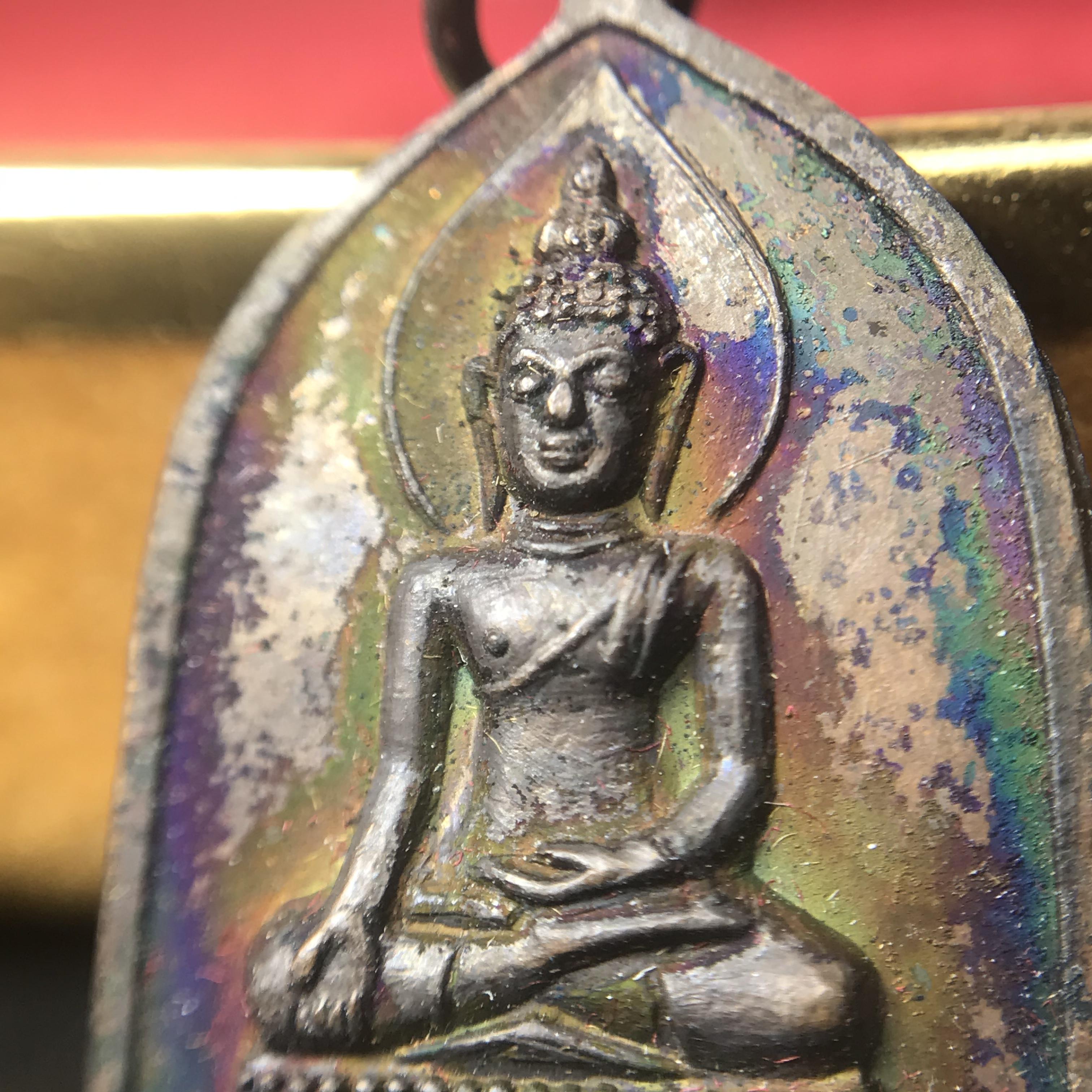 ชุดพระกริ่งไพรีพินาศ(รุ่นแรก สมเด็จพระญาณสังวร) เนื่องในพระบรมราชวโรกาสพระบาทสมเด็จพระเจ้าอยู่หัวรัชกาลที่9 เสด็จพระราชดำเนิน ในงานตัดลูกนิมิตสีมาอุโบสถ วัดเพชรวราราม จ.เพชรบูรณ์ ปี ๒๕๒๐ รุ่นเขาค้อ (ชุดกรรมการ ได้รับพระราชทาน พบเจอและหายากมากในปัจจุบัน)