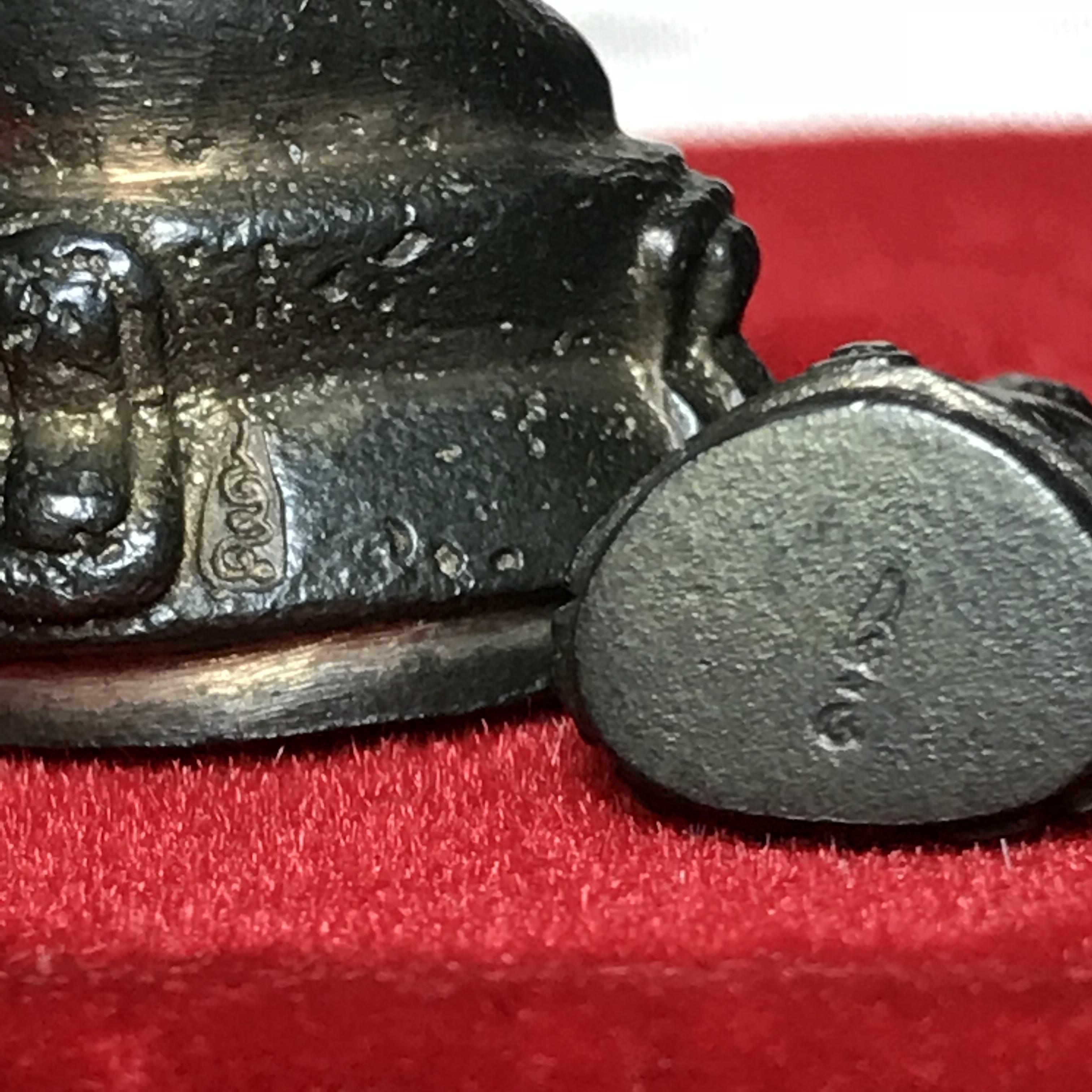 พระกริ่ง-พระชัยวัฒน์ ปวเรศ ปี2530 วัดบวรนิเวศราชวรวิหาร(ในหลวง ร.9 เสด็จเททอง)(บรรจุเส้นเกศาในหลวงรัชกาลที่9)