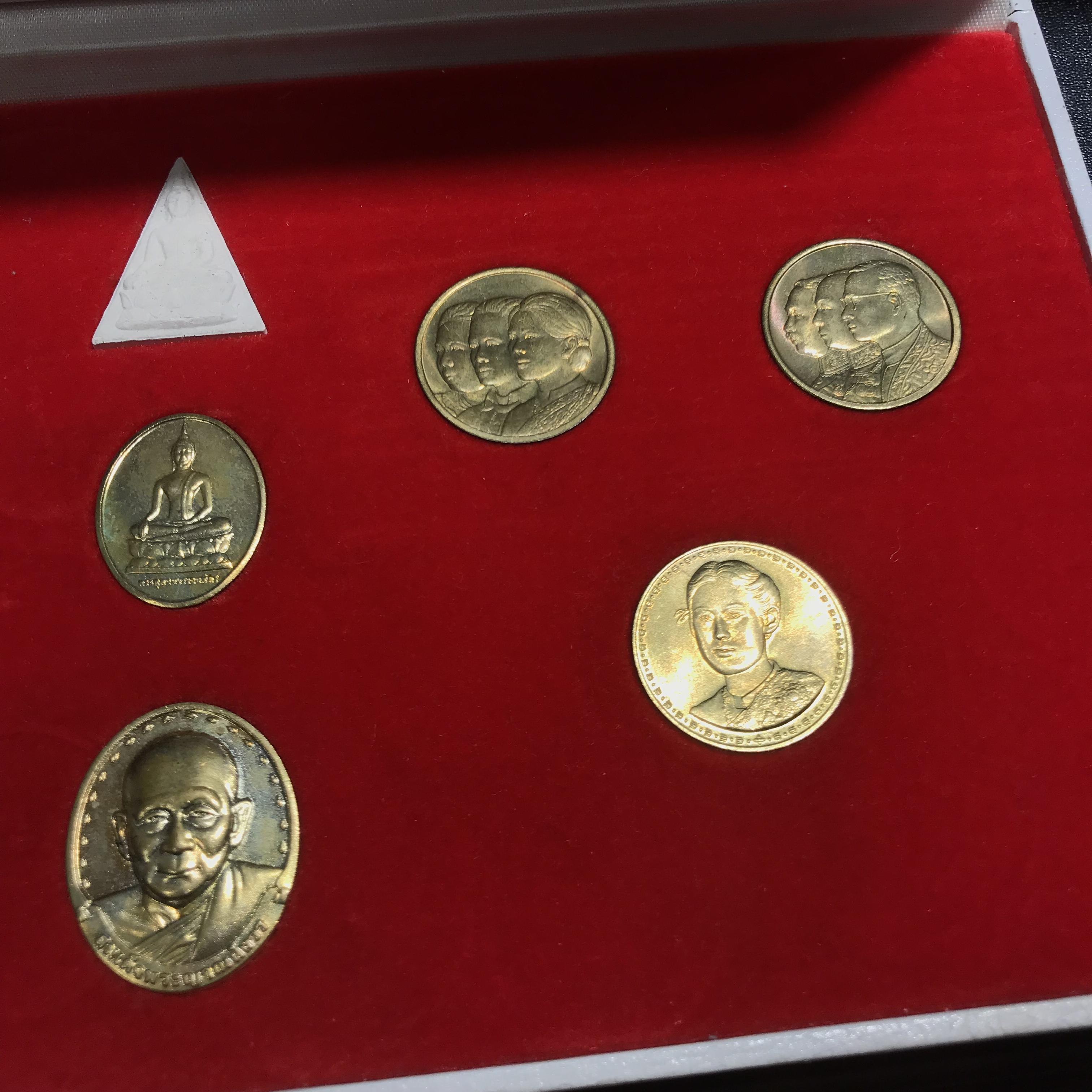 ชุดที่ระลึกครบ 72 ปี โรงพยาบาลจุฬาลงกรณ์ สภากาชาดไทย 30 พฤษภาคม พ.ศ.2529(ในหลวงรัชกาลที่9เสด็จในพิธี)