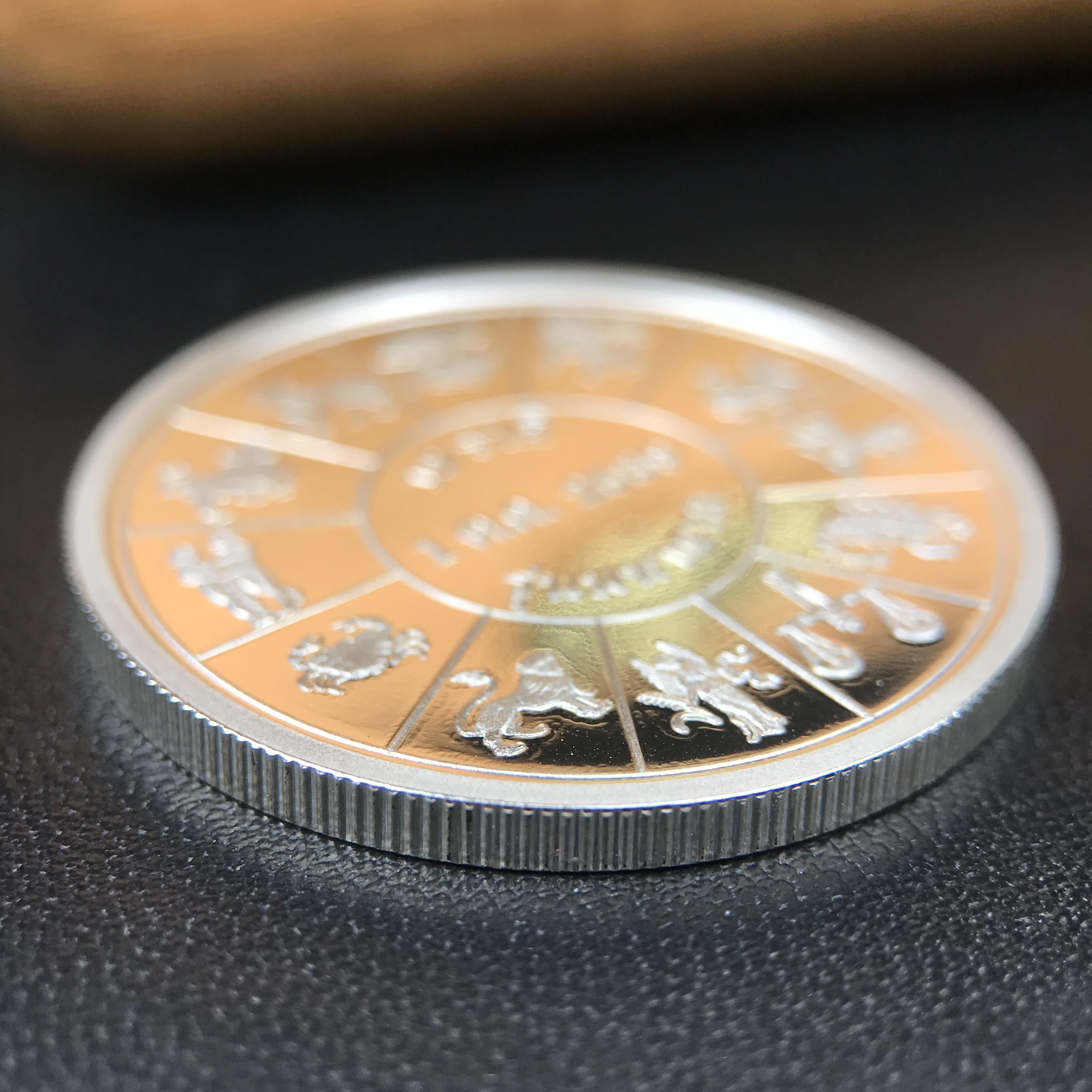 เหรียญรัชกาลที่ 5 หลัง 12 นักษัตริย์ รุ่นมหาลาภ ปี 2539 เนื้อเงินขัดเงา บล็อกนอก(เพิร์ธ)ออสเตรเรีย ขนาด 3.2 ซ.ม. กล่องบรรจุเดิมครบสมบูรณ์สวยงาม พิธีพุทธาภิเษก ณ.พระอุโบสถ วัดพระแก้ว สมเด็จพระญาณสังวร สมเด็จพระสังฆราช เป็นประธานพิธี