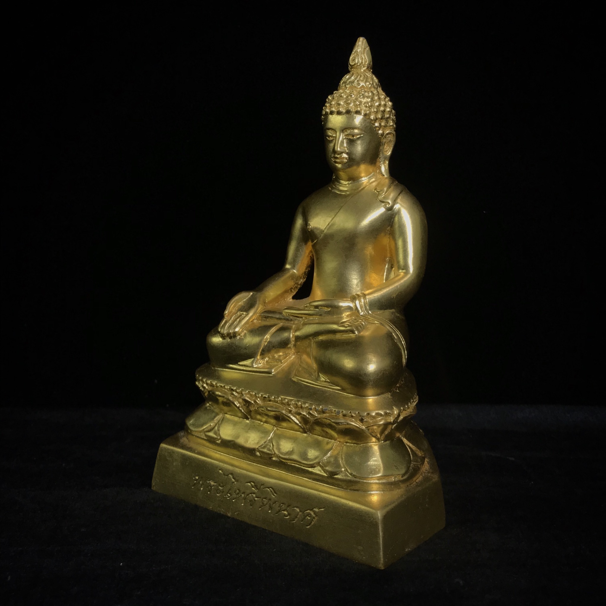 พระไพรีพินาศ วัดบวรนิเวศวิหาร รุ่นชัยชนะศึก ปี2546 ขนาดบูชา หน้าตัก 3 นิ้ว เนื้อโลหะผสมปิดทอง หมายเลข 172(สภาพสวยพร้อมกล่องบรรจุเดิมครบสมบูรณ์)(พระดี พิธีใหญ่ มวลสารเด่น รุ่นนิยม)