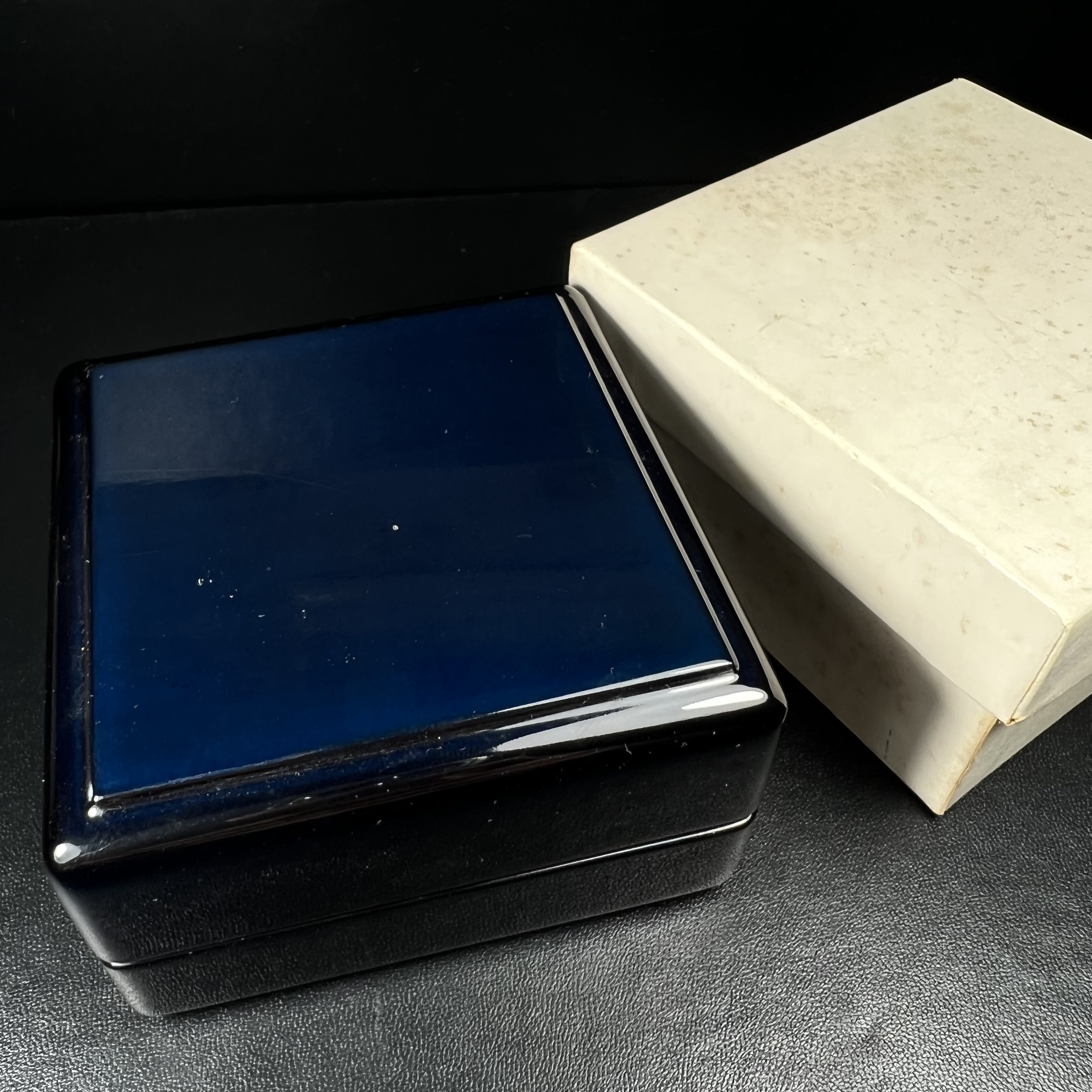 พระกริ่งพระพุทธนวราชบพิตร ครองสิริราชสมบัติครบ 50 ปี พ.ศ.2540 เนื้อนาก ชุดพระราชทาน(หายาก)