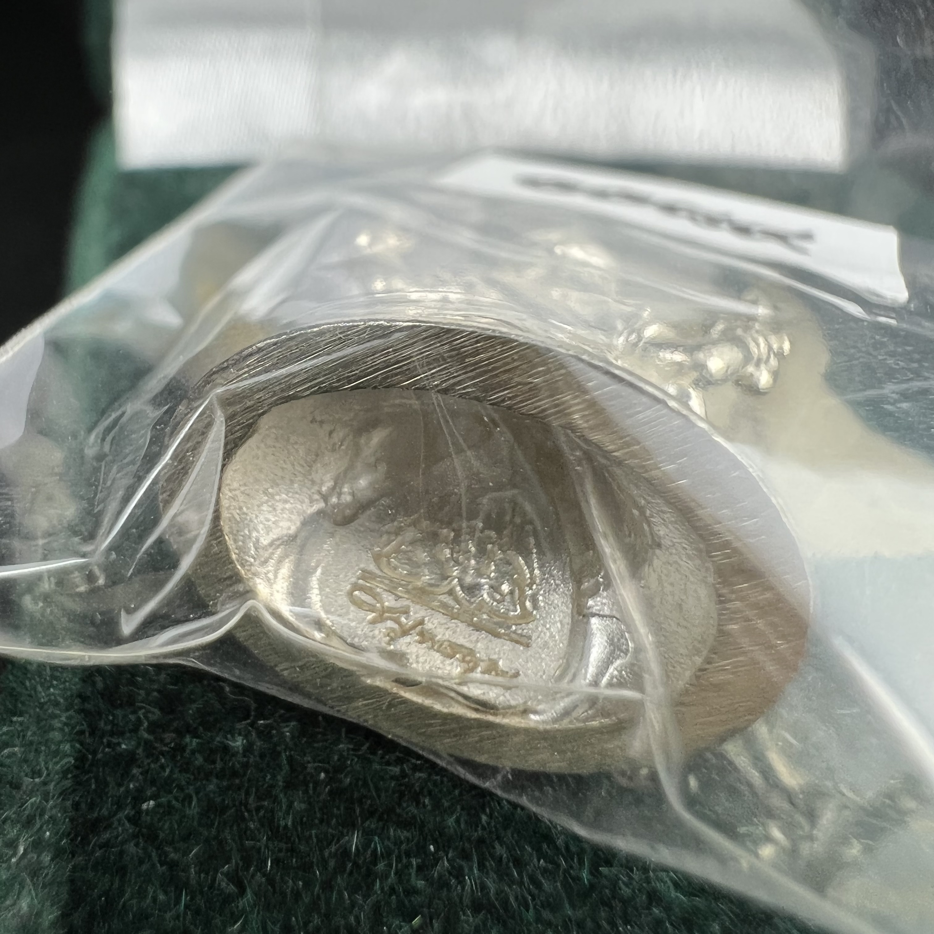 พระพิฆเนศวร รุ่น 108 ปี แห่งการสถาปนากรมศิลปากร ปี 2562 เนื้อเงิน ขนาดลอยองค์ หน้าตัก 1/2 นิ้ว(ขนาดประมาณ 1.8 x 2.1 ซม.)(พิธีใหญ่ มวลสารดี)(มีโค๊ดและหมายเลขกำกับเลข)1 ใน 1999 องค์