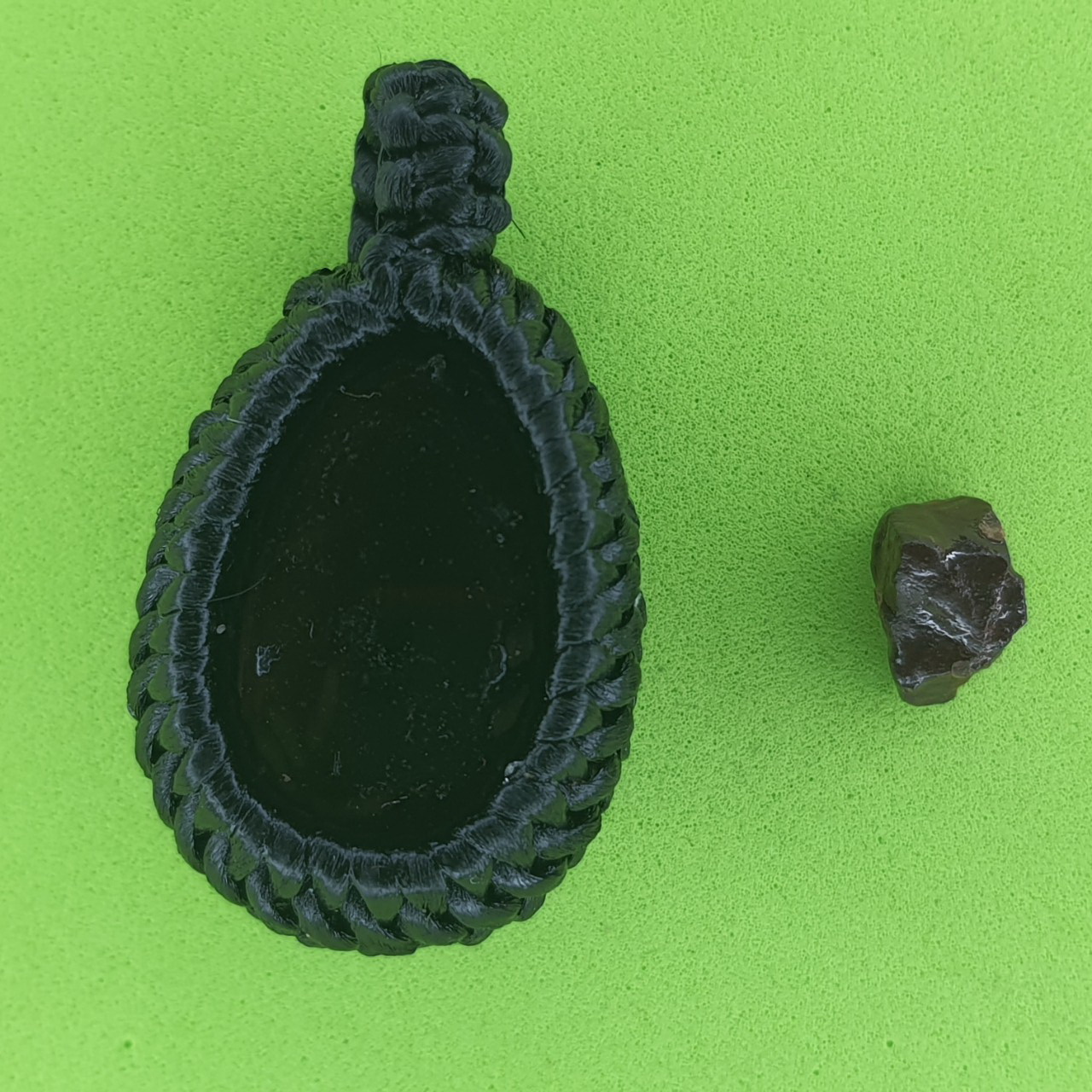 ของชำร่วย ชุดของชำร่วย จี้ไหลน้ำพี้ ไหลน้ำพี้ ไหลดำ ไหลเขียว ไหลน้ำพี้สีดำ ไหลน้ำพี้สีเขียว แร่เหล็กน้ำพี้ ของที่ระลึก ของชำร่วยงานแต่งงาน