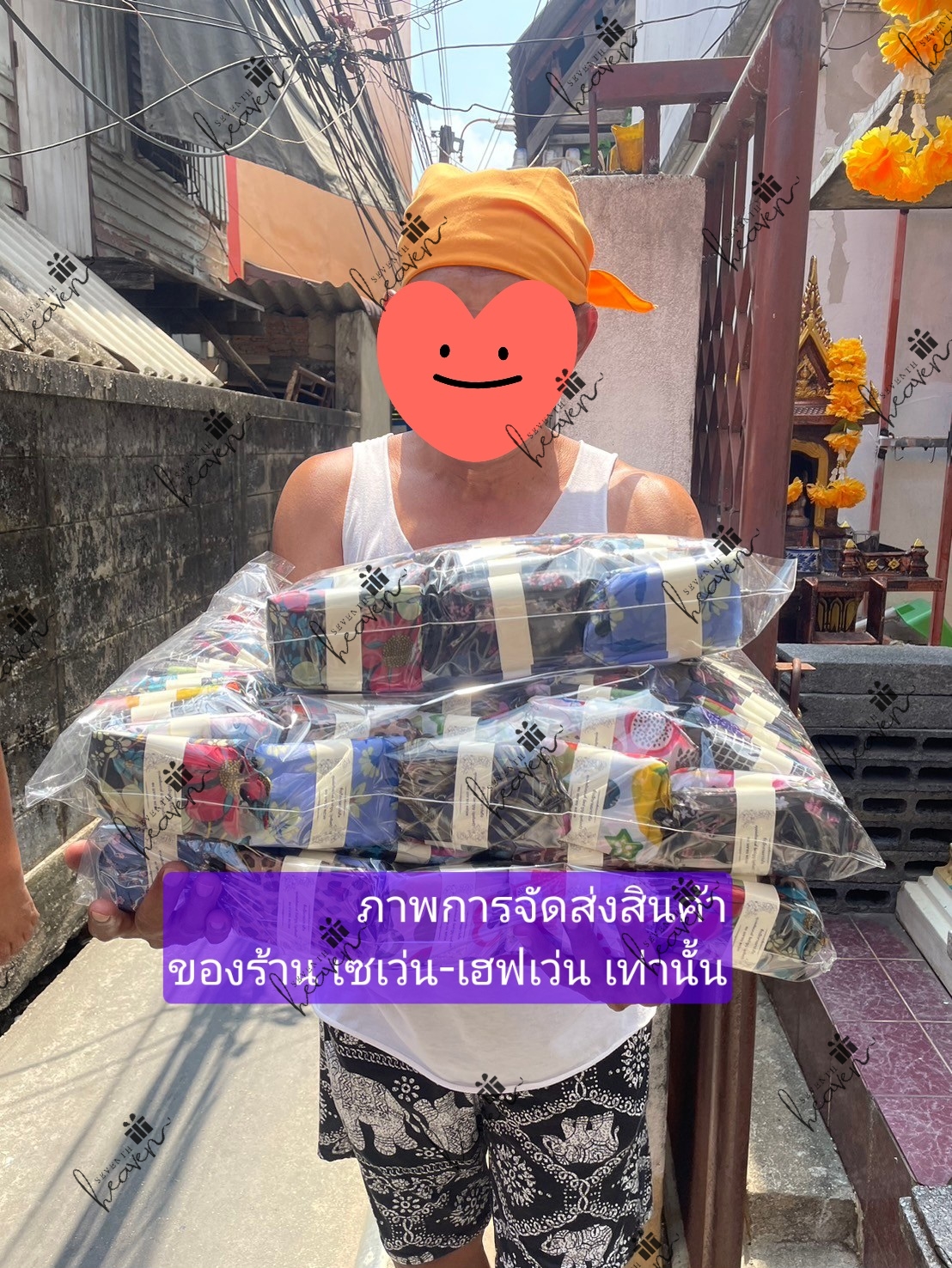 ของชำร่วยงานศพ แก้วกาแฟลายทอง ใส่กล่องมีหูหิ้วสีเทา ริบบิ้นด้านบนสีดำ