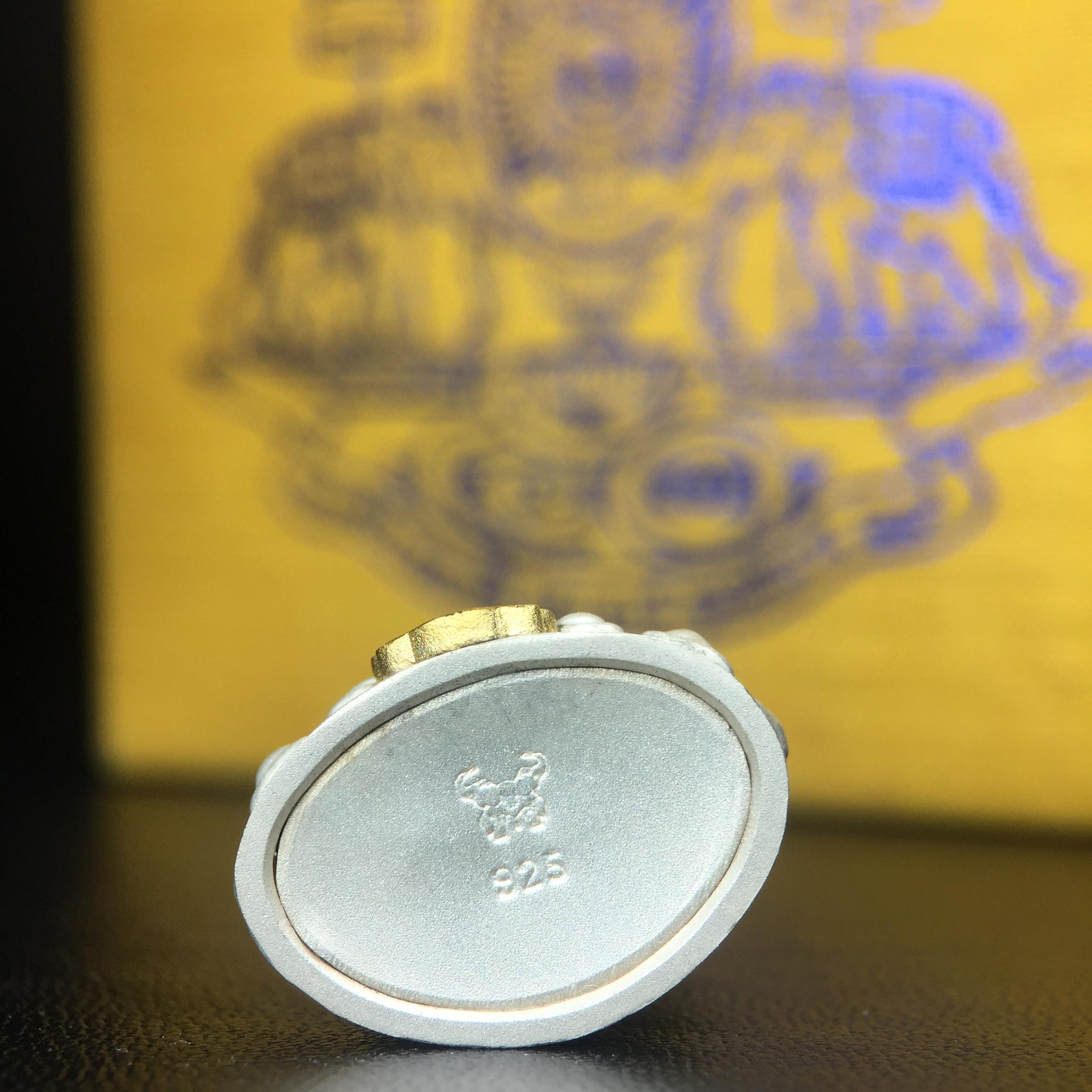 พระกริ่งสมเด็จญาณ วัดบวรนิเวศวิหาร เนื้อเงินบริสุทธิ์ 92.5% ตรากาญจนาภิเษกทองคำ(เนื้อทองคำแท้) พระราชทานแจกเมื่อ 3 ตุลาคม 2538 จัดสร้างในวโรกาส สมเด็จพระญาณสังวร สมเด็จพระสังฆราช ฉลองพระชนมายุครบ 82 พรรษา และฉลองครองราชสมบัติครบ 50 ปี รัชกาลที่ 9(หายาก)