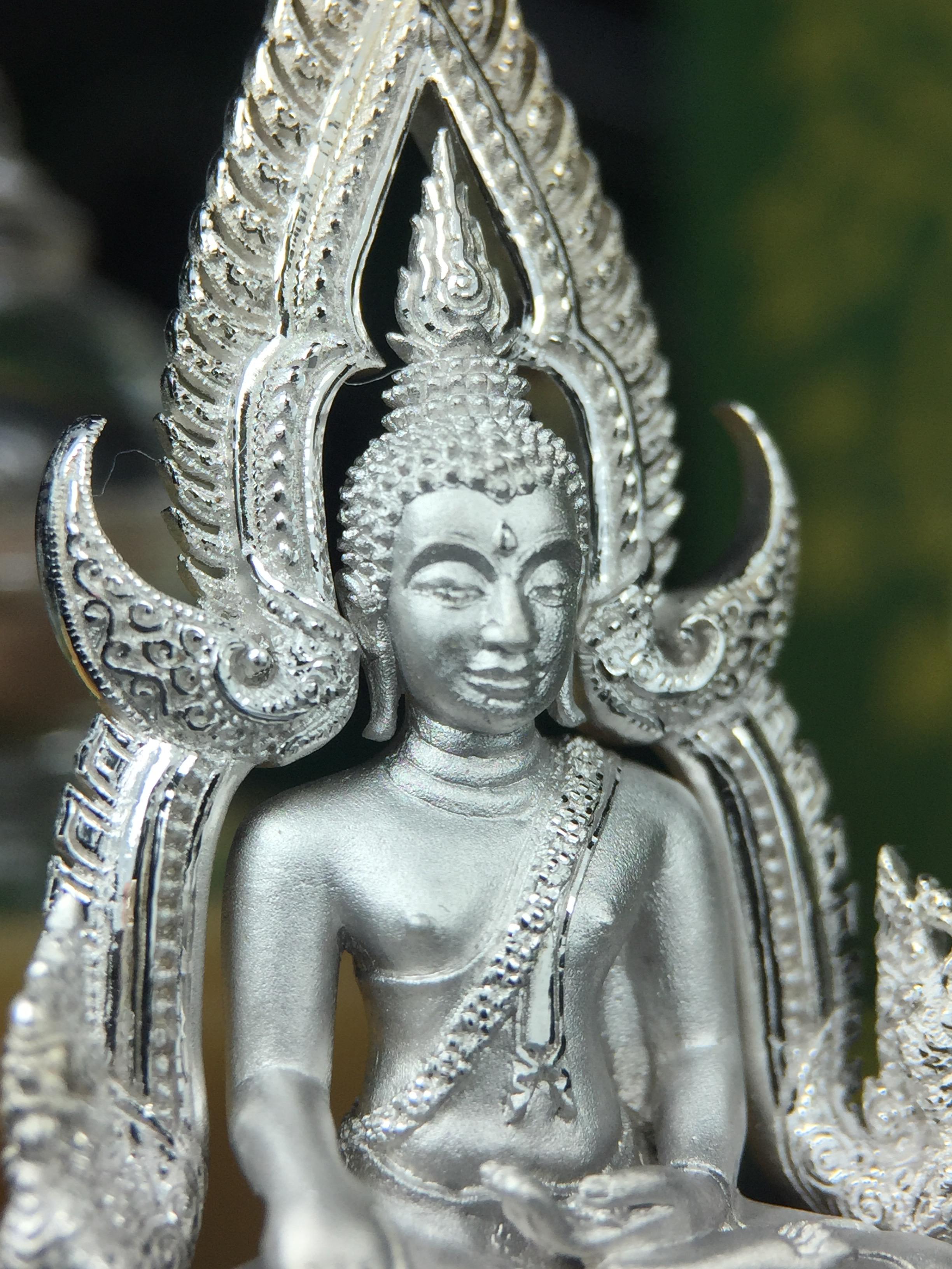 พระพุทธชินราช(จำลอง) ภปร. 84 พรรษา เนื้อเงินชุบทองคำขาว พิมพ์ใหญ่ขนาดหน้าตัก 3/4 นิ้ว(พระราชทานมวลสาร จิตรลดาและเส้นพระเจ้า(เส้นผม))รัชกาลที่9)พุทธศิลป์ทรงคุณค่าอีกหนึ่งรุ่นยอดนิยม(1ใน 3000 องค์)