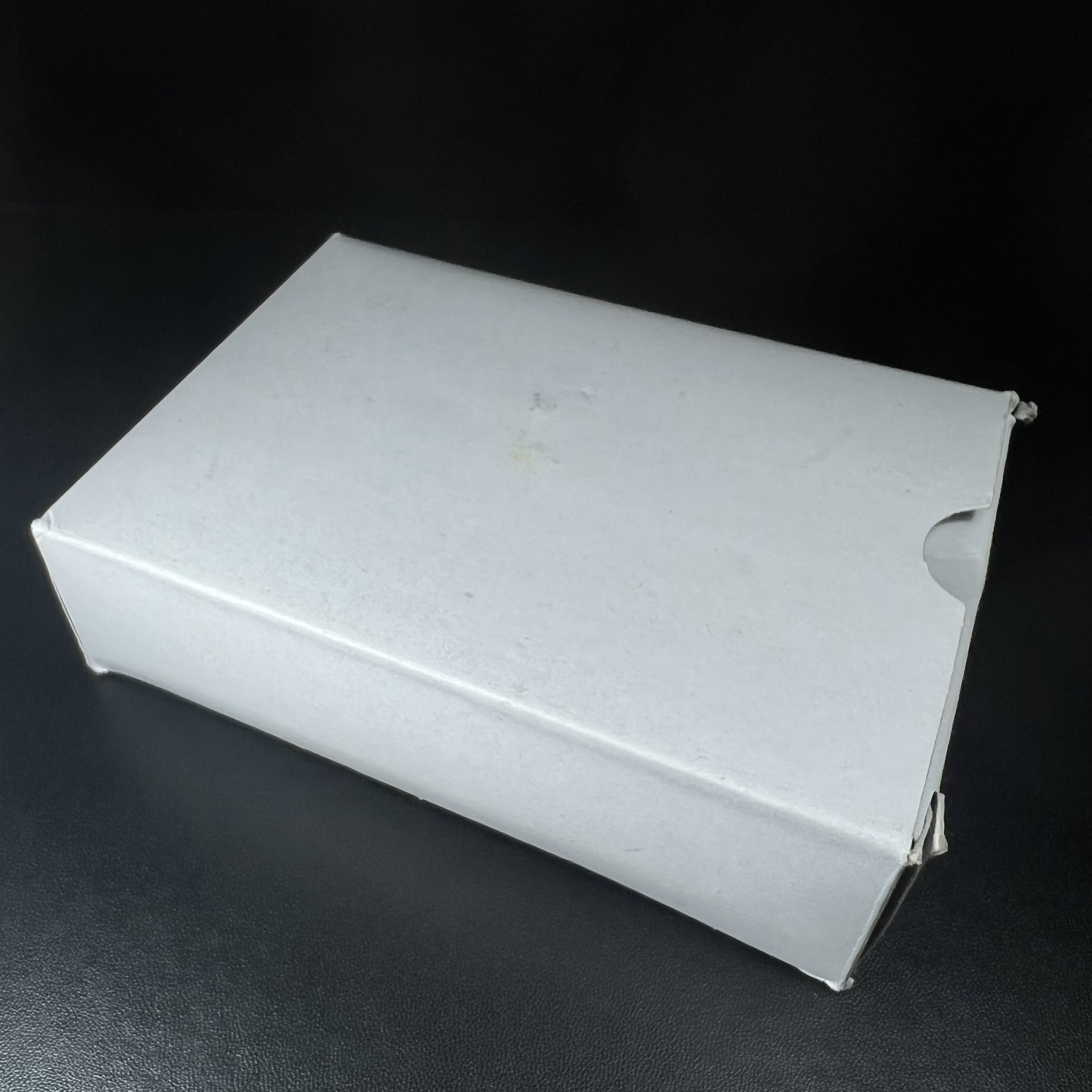 พระคู่ชุดของขวัญ พระหลวงปู่ทวด ภปร.ปี2547 ทรงกลีบบัวและกลีบขนุน(พิมพ์เตารีดและพิมพ์พระรอด)(ชนวนเก่า)เนื้อว่านด้านหลังมี ภปร. เป็นโลหะผสมสูง 3.3ซม.พิธีใหญ่ มวลสารดี ปลุกเสกวัดพระแก้ว(พร้อมกล่องบรรจุเดิม งานเลี่ยมกรอบเดิมจากผู้จัดสร้างห่อหุ้มด้วยทองนพเกล้า)