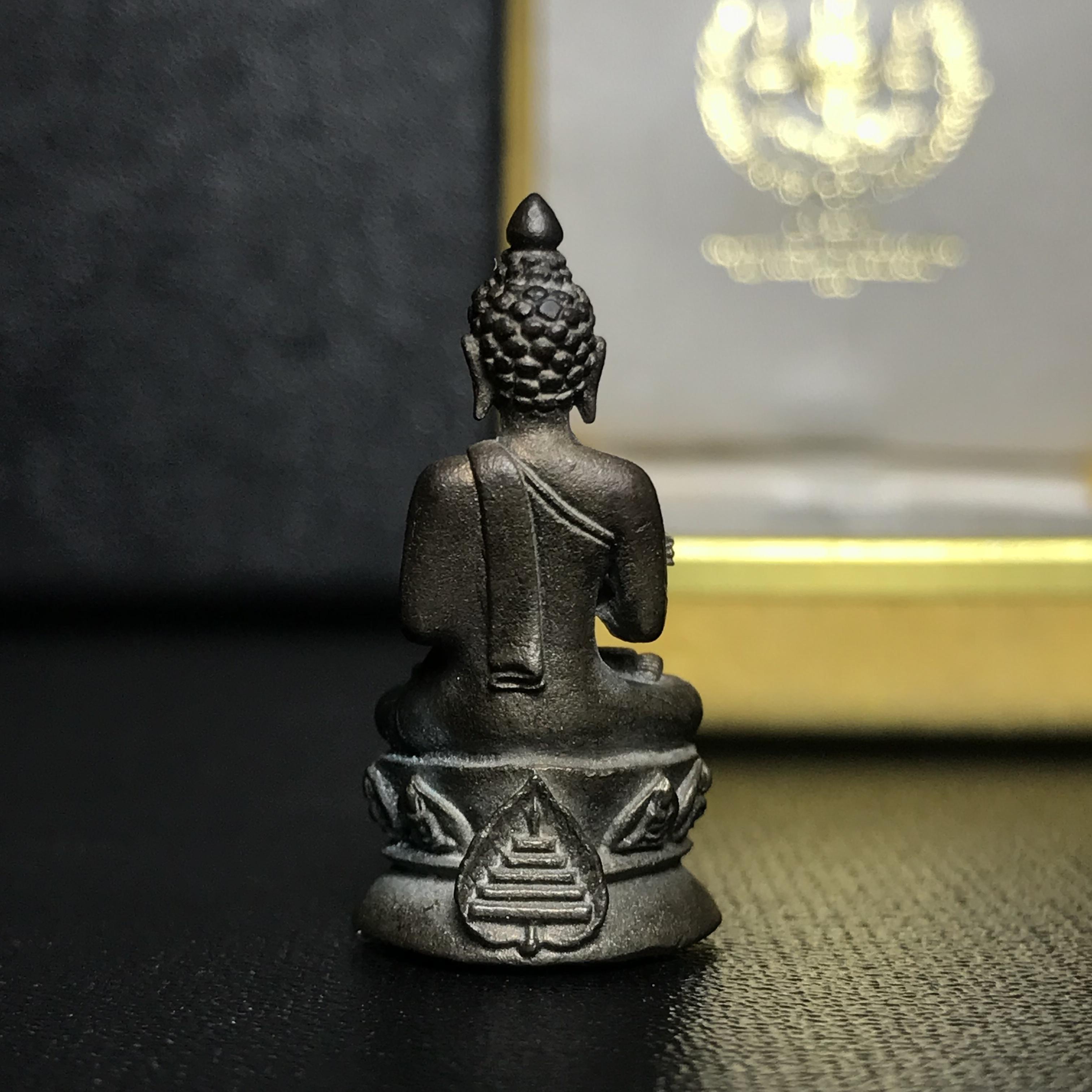 พระกริ่งปรมานุชิตชิโนรส วัดพระเชตุพนวิมลมังคลาราม(วัดโพธิ์) ปี2533 เนื้อนวโลหะ ( ในหลวงรัชกาลที่9เสด็จเททอง)