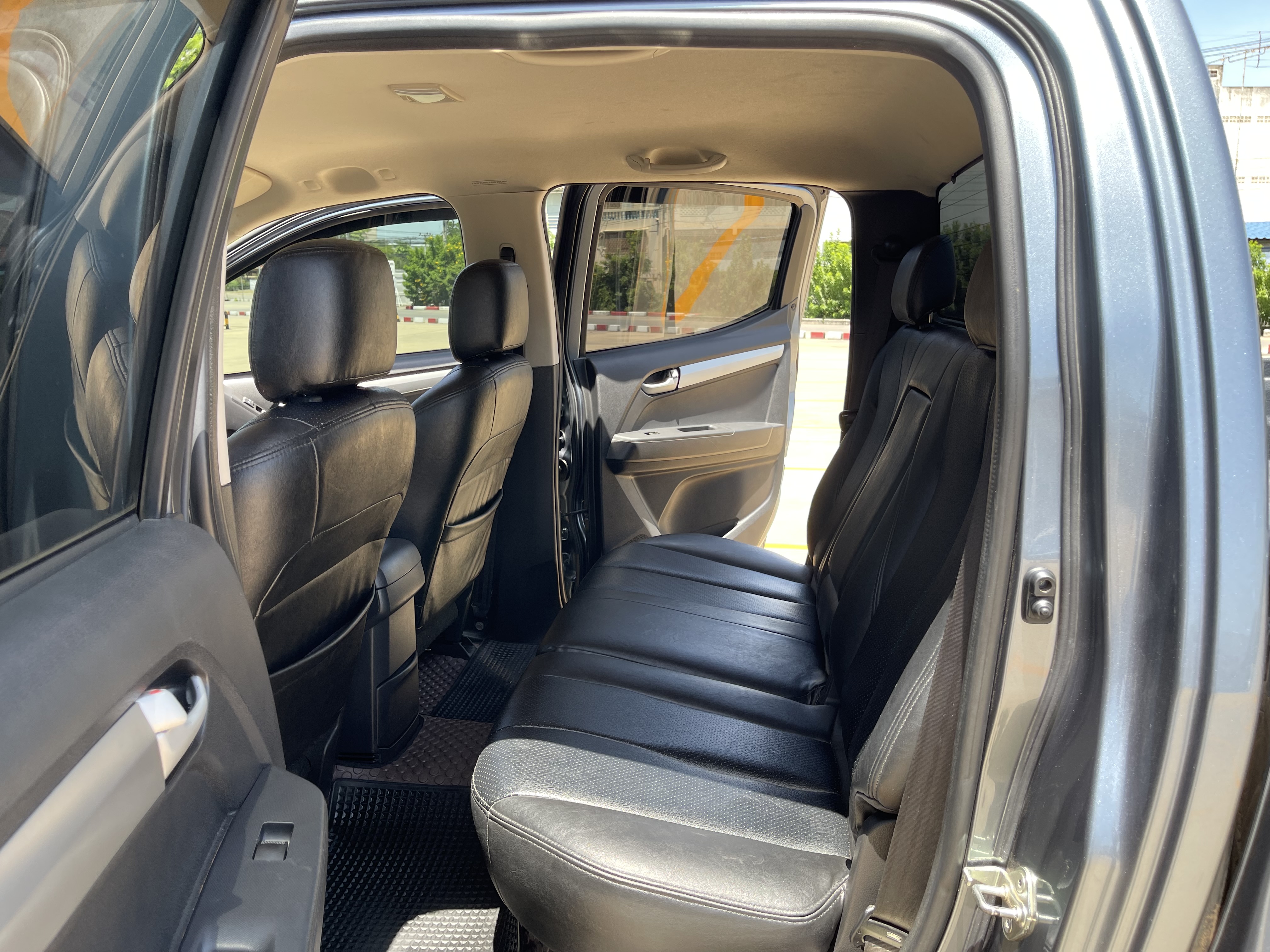 Isuzu Dmax All New 4ประตู Hilander 2.5 Vgs Z Prestige Navi At 2014 เทา