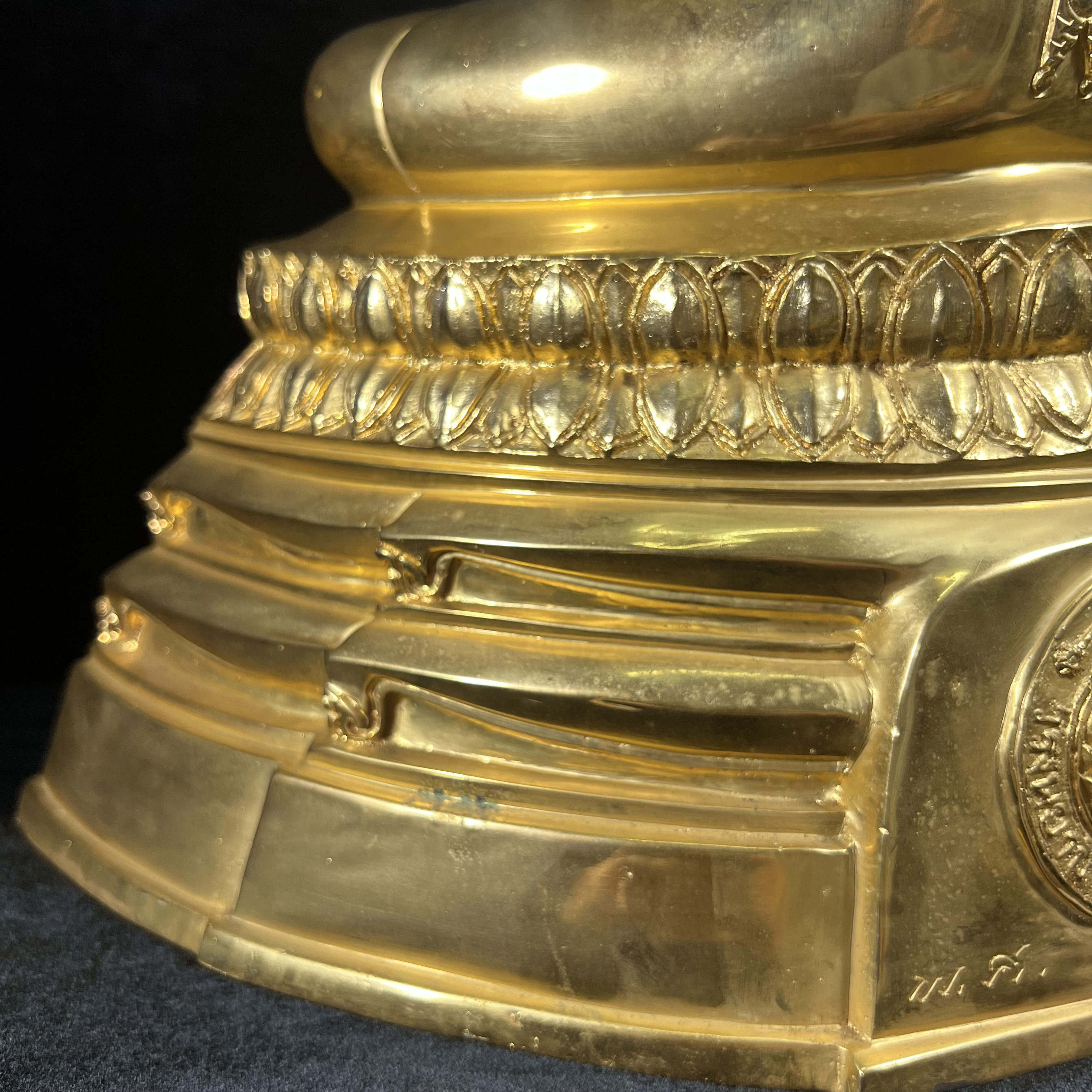 พระบูชาพระพุทธศิรมงคล ภปร. วัตถุมงคลคุ้มเกล้า ปี 2524 ของมูลนิธิคุ้มเกล้า โรงพยาบาลภูมิพลจัดสร้าง ขนาดหน้าตัก 9นิ้ว(ในหลวงรัชกาลที่9 ทรงจุดไฟพระฤกษ์และเททอง พิธีใหญ่)ยอดนิยมหายาก