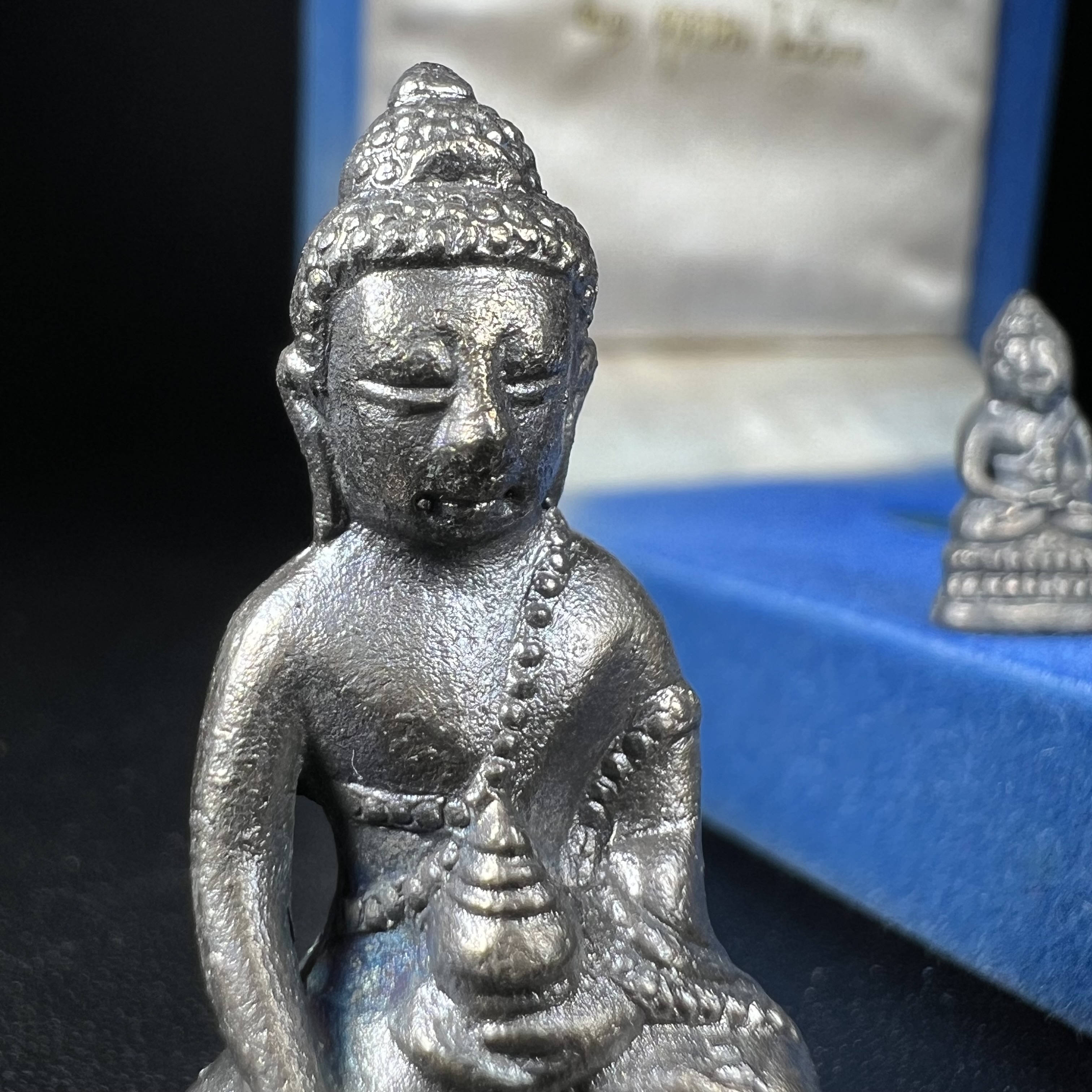 พระกริ่ง-พระชัยวัฒน์ สว. 90 พรรษาสมเด็จย่า ปี2533 เนื้อนวโลหะ(ผสมทองคำเยอะมากรุ่นนี้)(ในหลวงรัชกาลที่9เสด็จในพิธี)(หล่อแบบโบราณอุดมวลสาร 108 แบบฉบับพระกริ่งใหญ่สายวัดสุทัศน์ พระสังฆราช(แพ))(1 ใน 3000 ชุด) หายาก