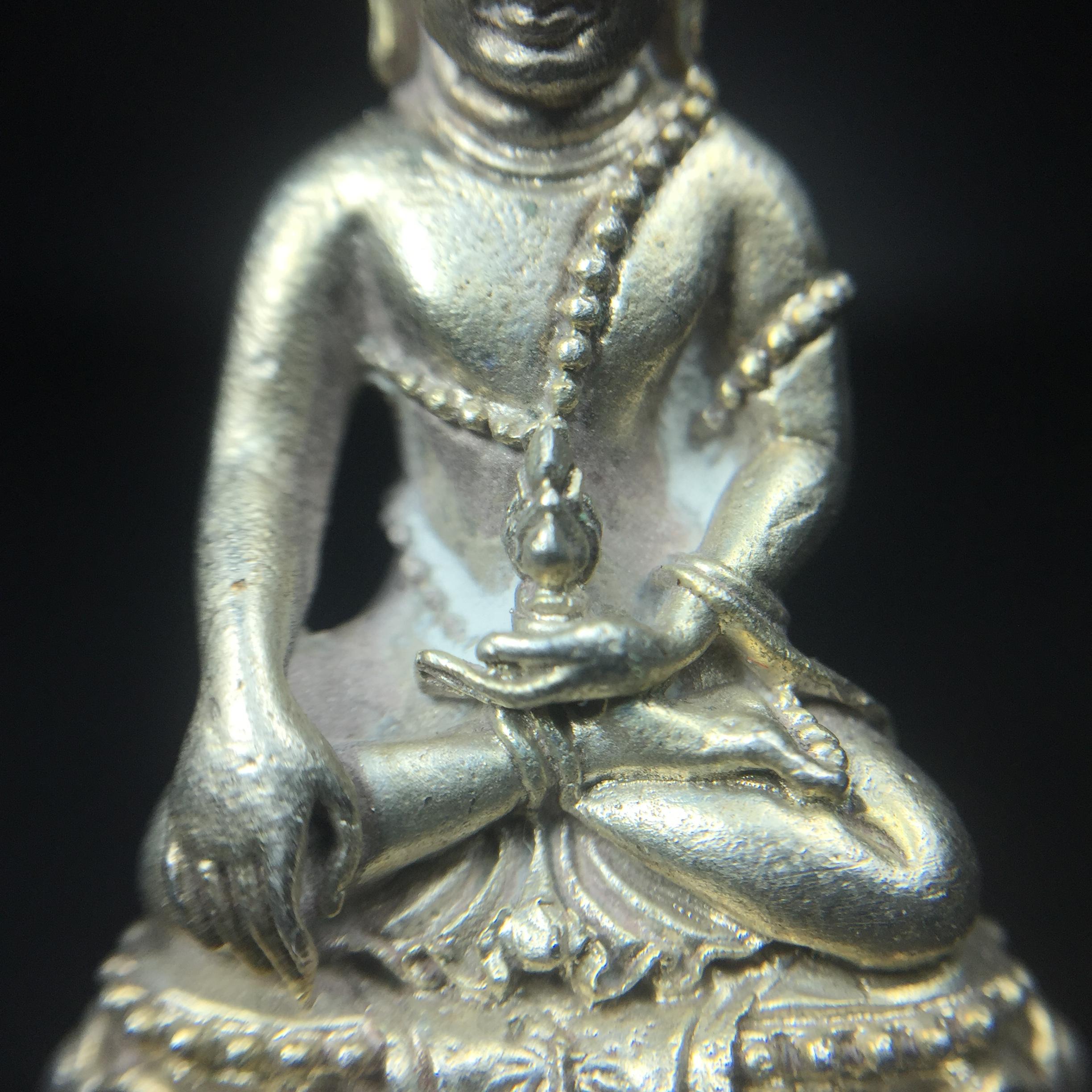 พระกริ่งศิรากาศ ภปร.(วัตถุมงคล"คุ้มเกล้าฯ") โรงพยาบาลภูมิพล เนื้อเงินพิมพ์หน้าไทย (ในหลวงรัชกาลที่9เสด็จเททอง)(พิธีใหญ่)(นิยม)